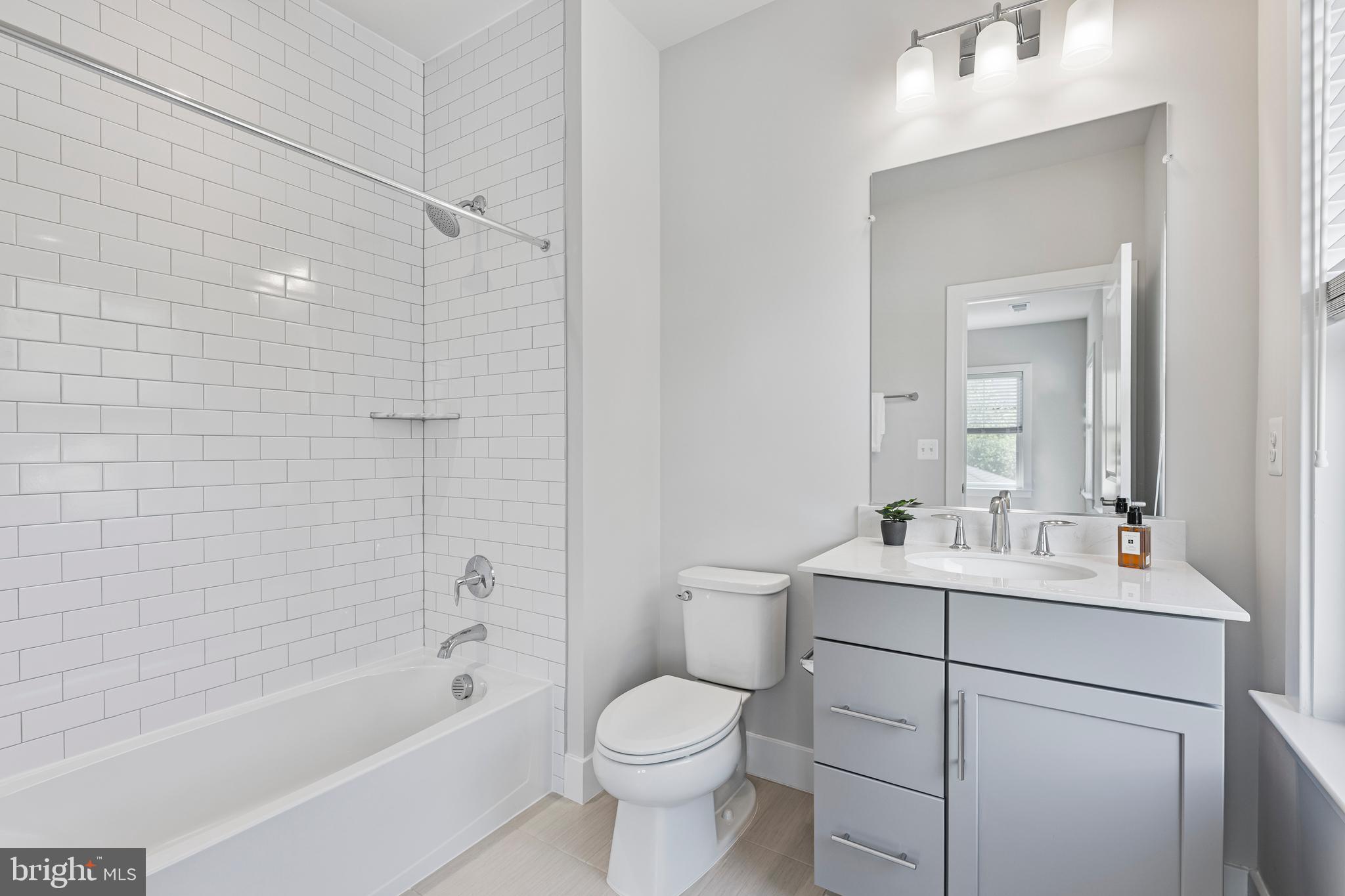 RIVERCREST - Residential