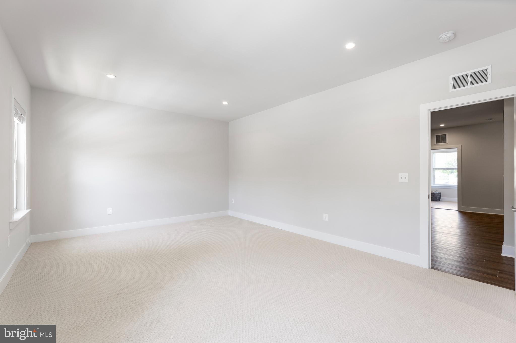 RIVERCREST - Residential