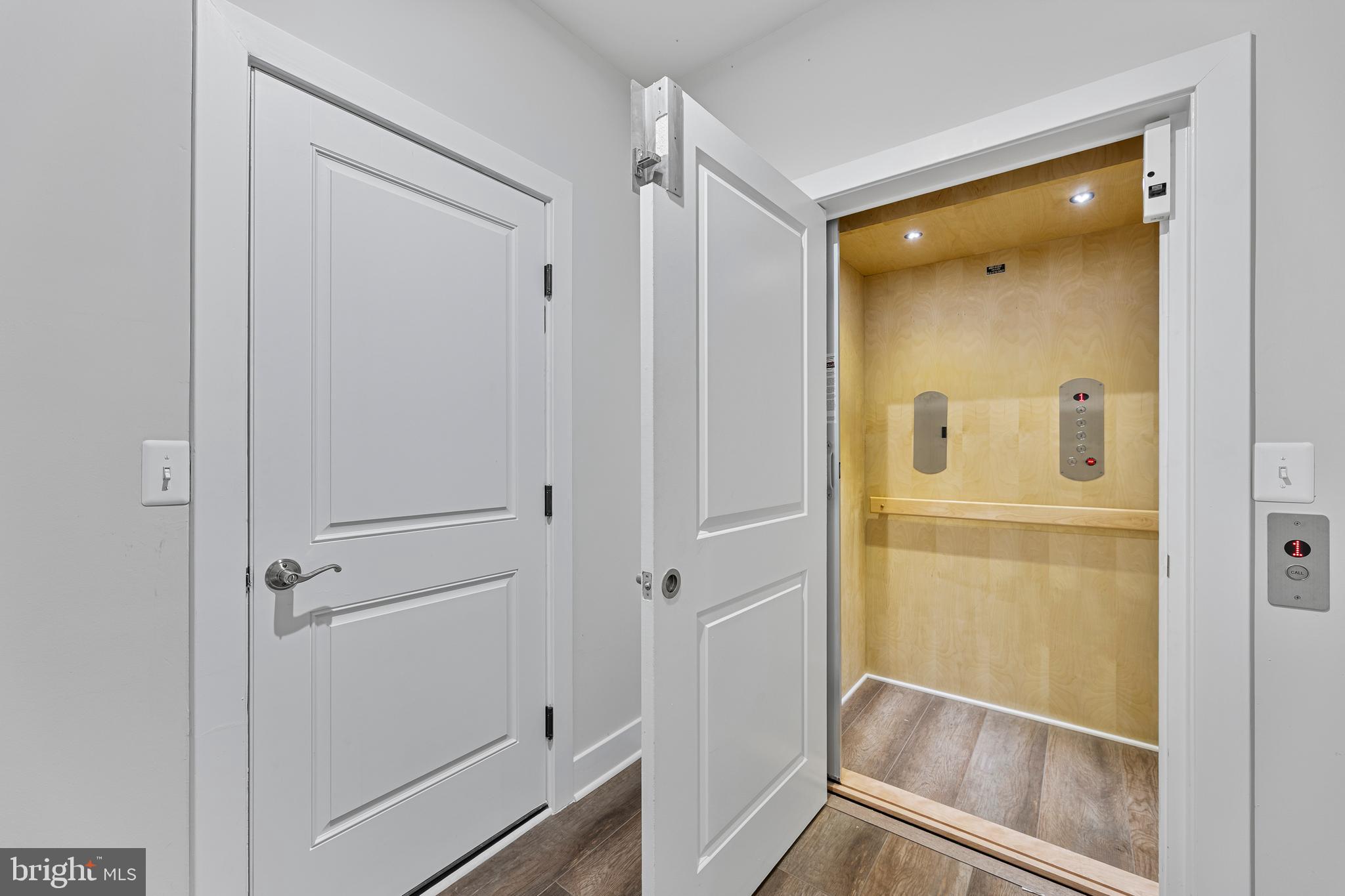 RIVERCREST - Residential