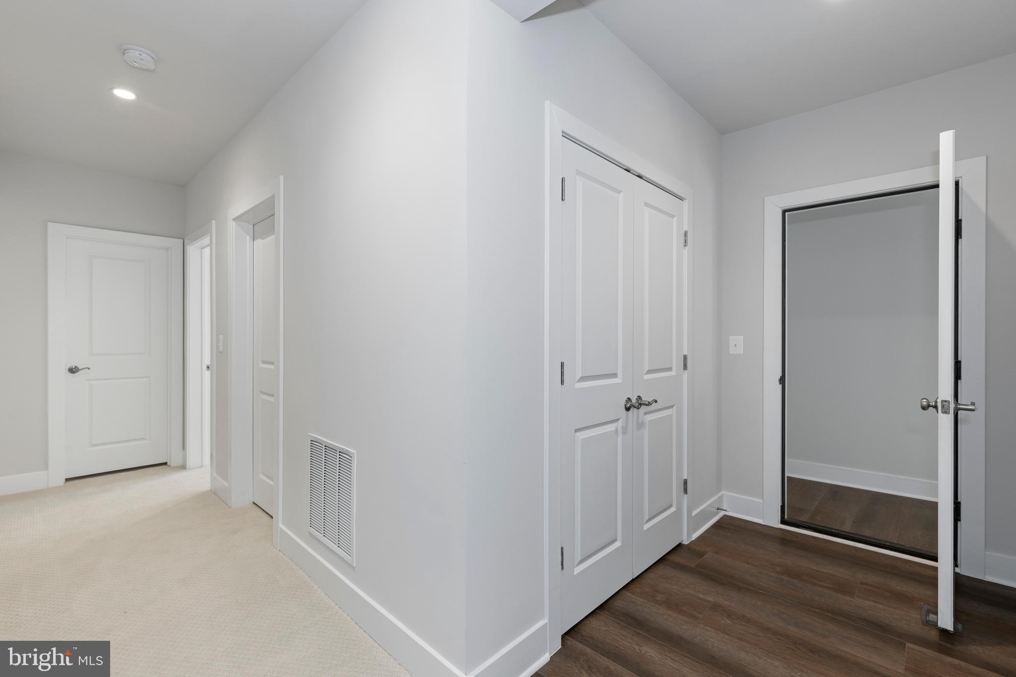 RIVERCREST - Residential