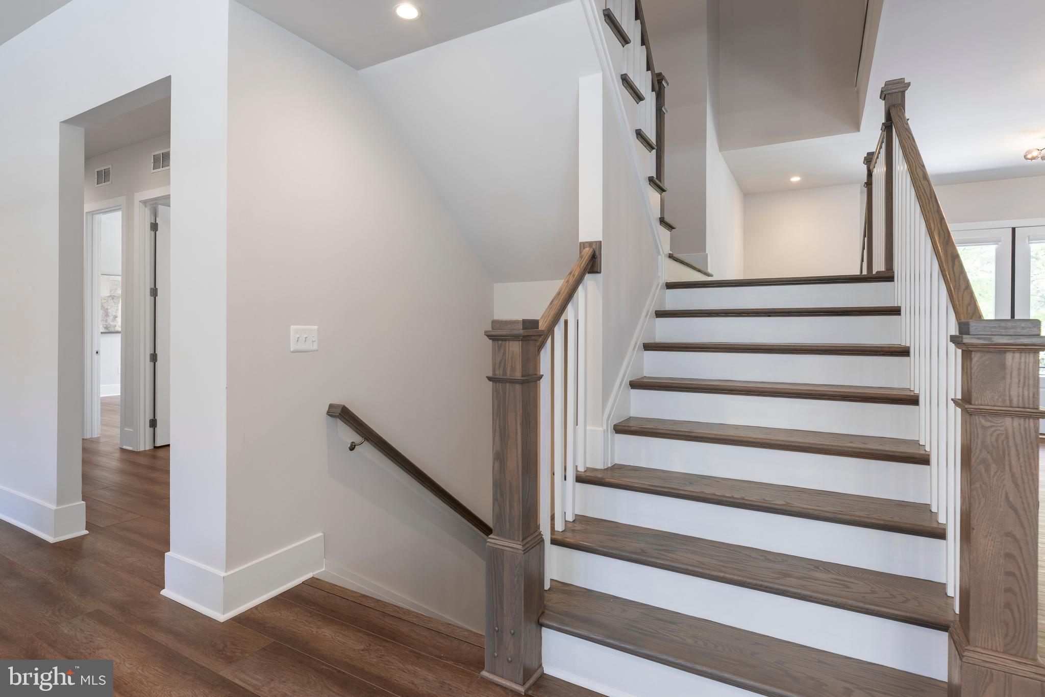 RIVERCREST - Residential