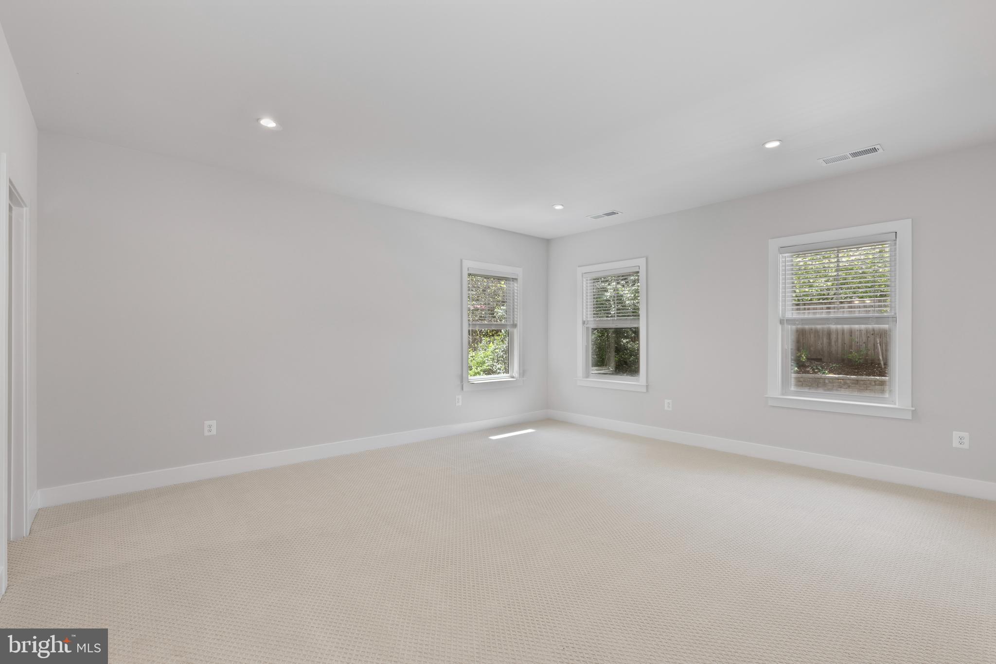 RIVERCREST - Residential