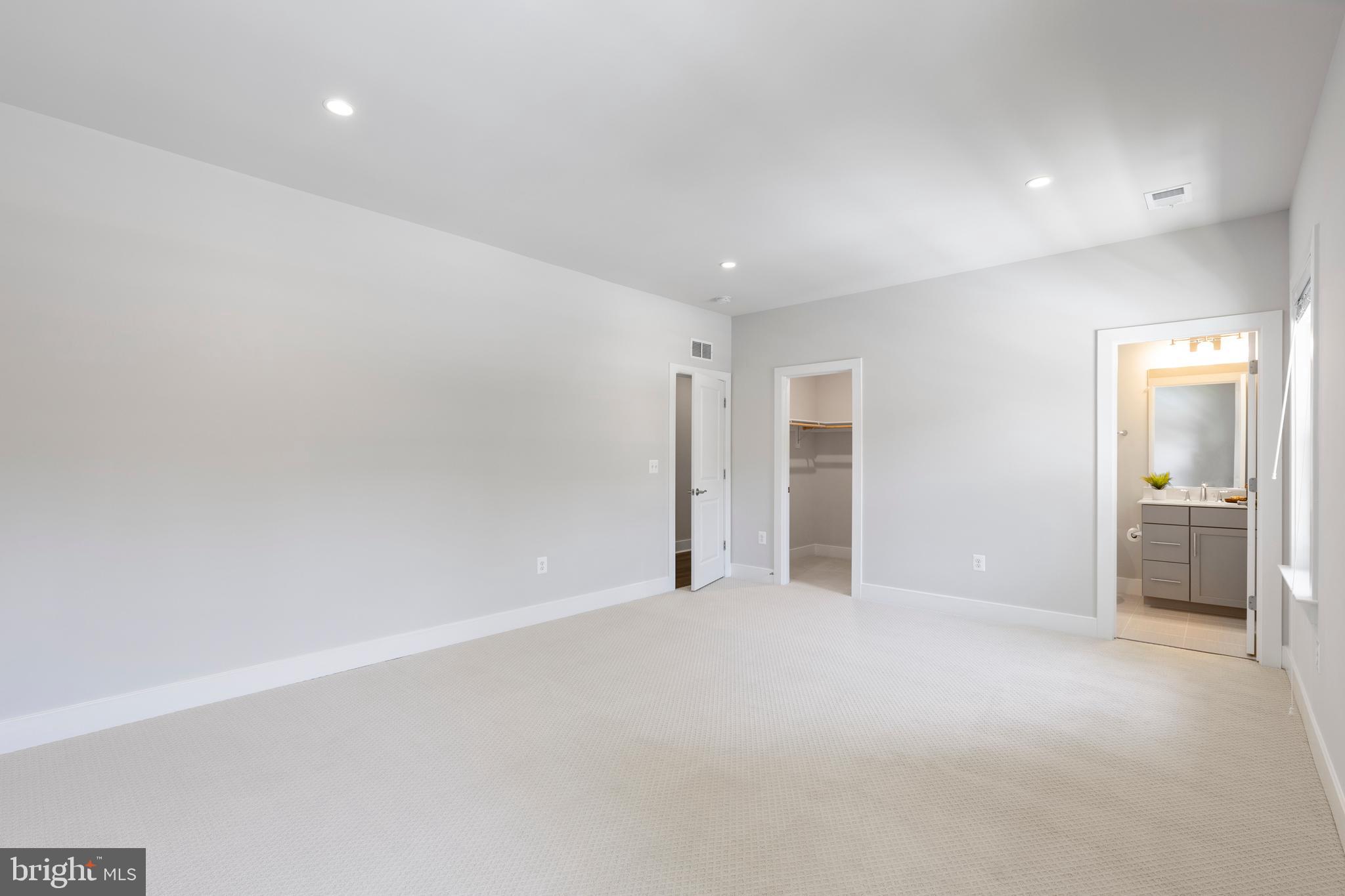 RIVERCREST - Residential