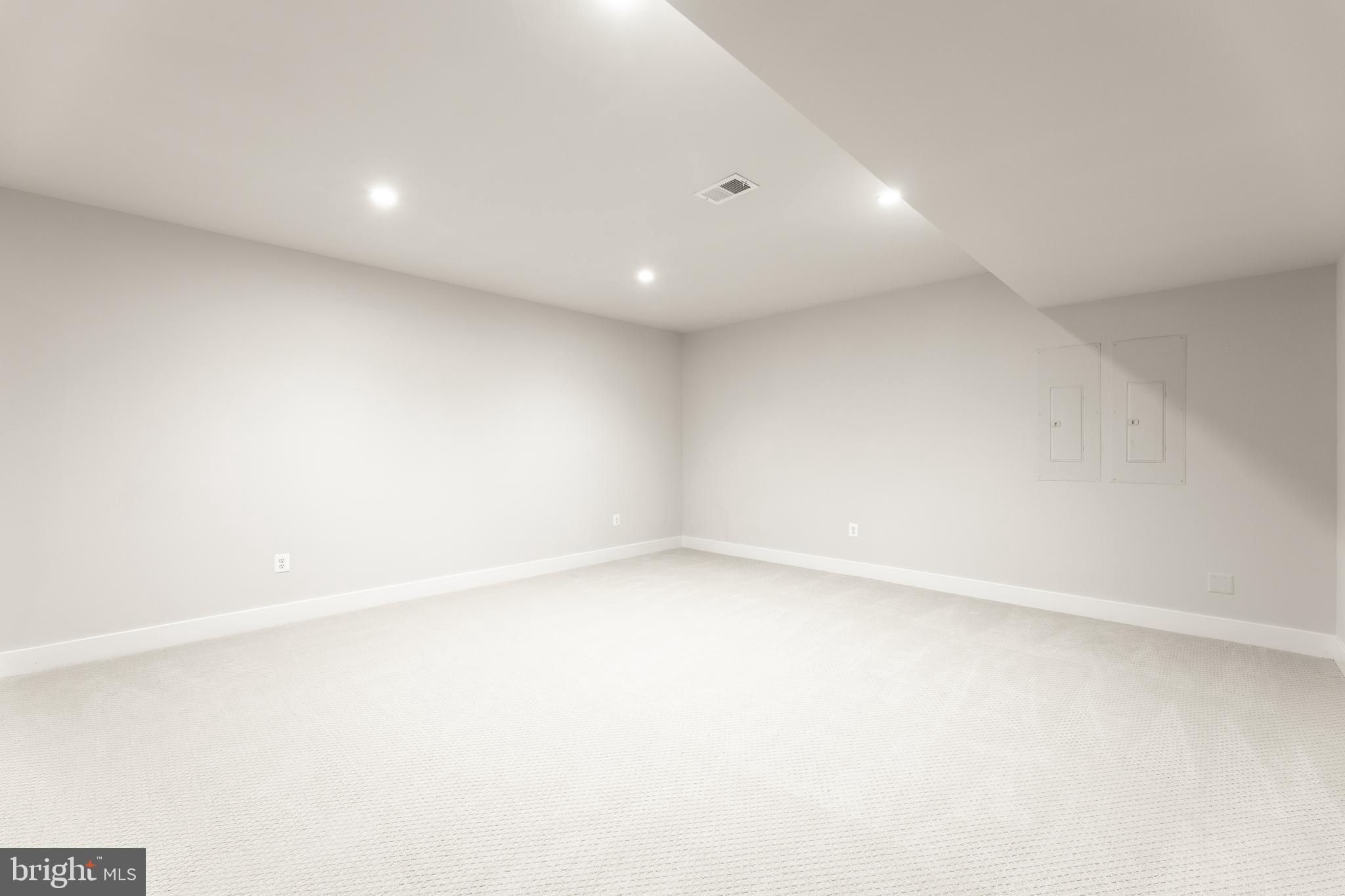 RIVERCREST - Residential