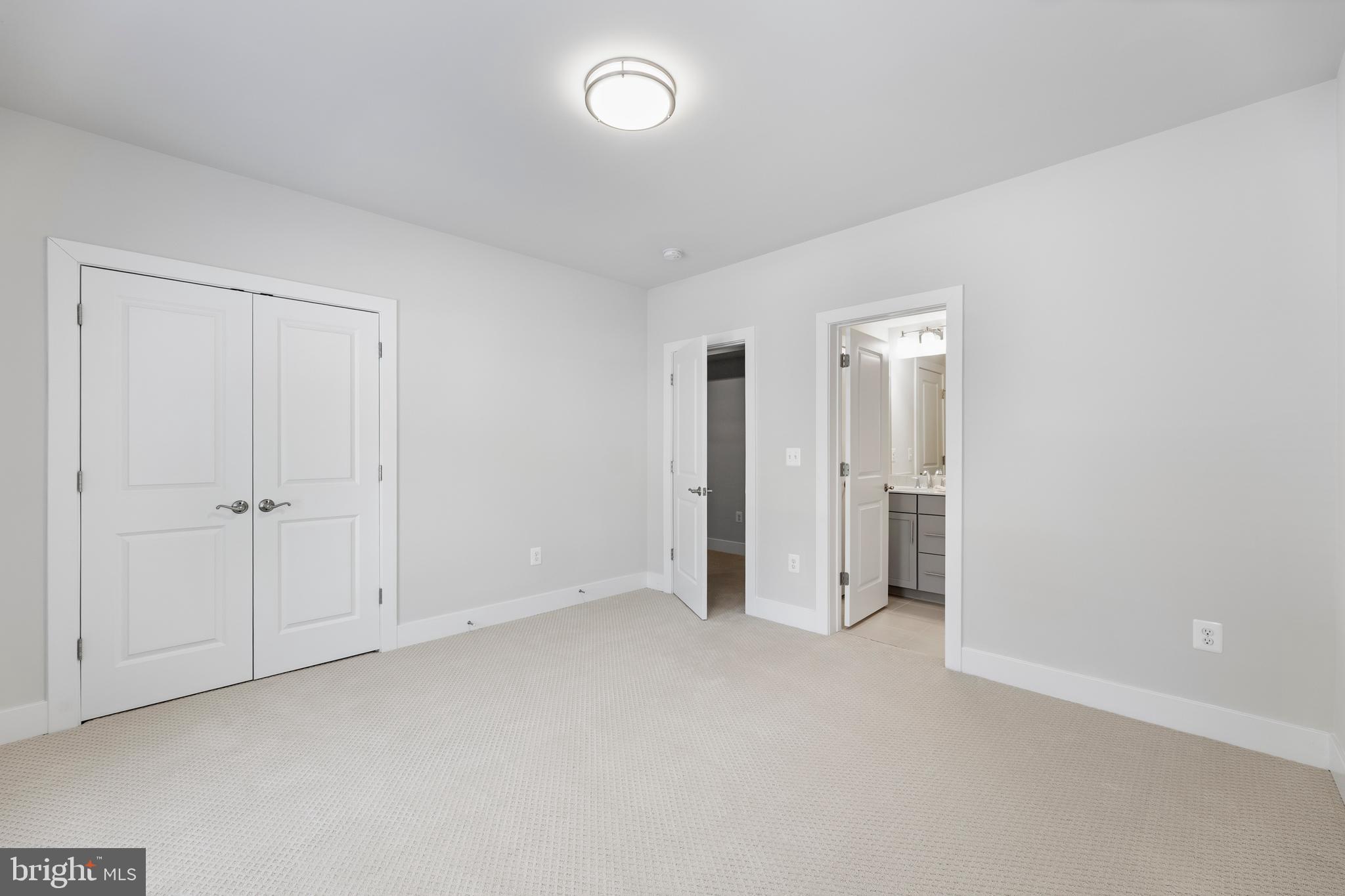 RIVERCREST - Residential