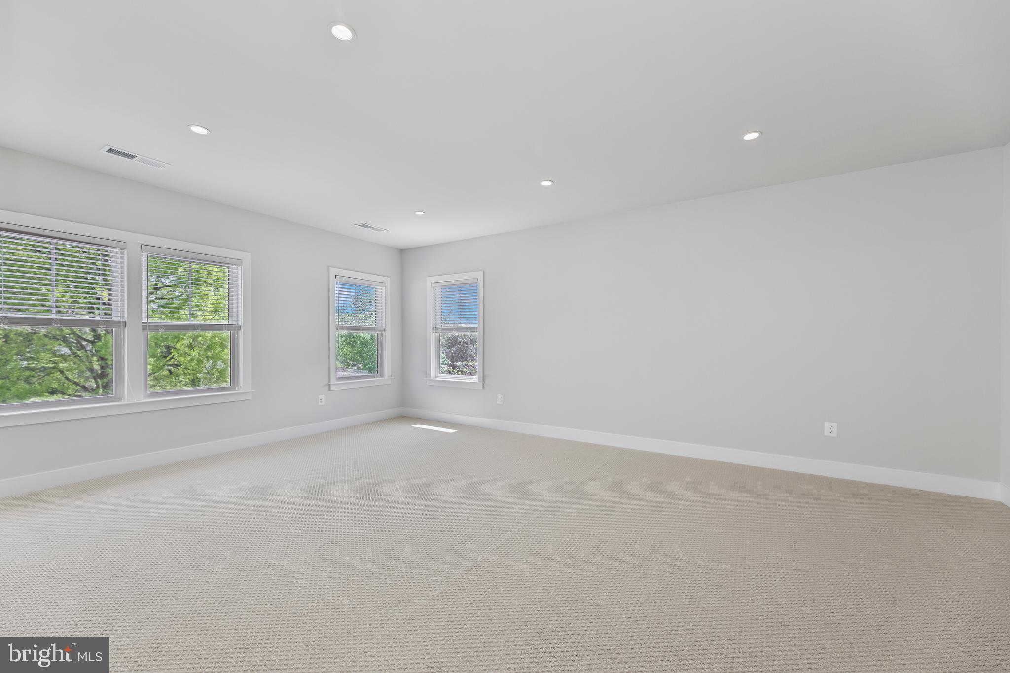 RIVERCREST - Residential