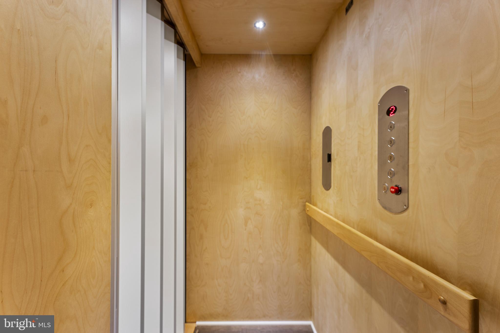 RIVERCREST - Residential