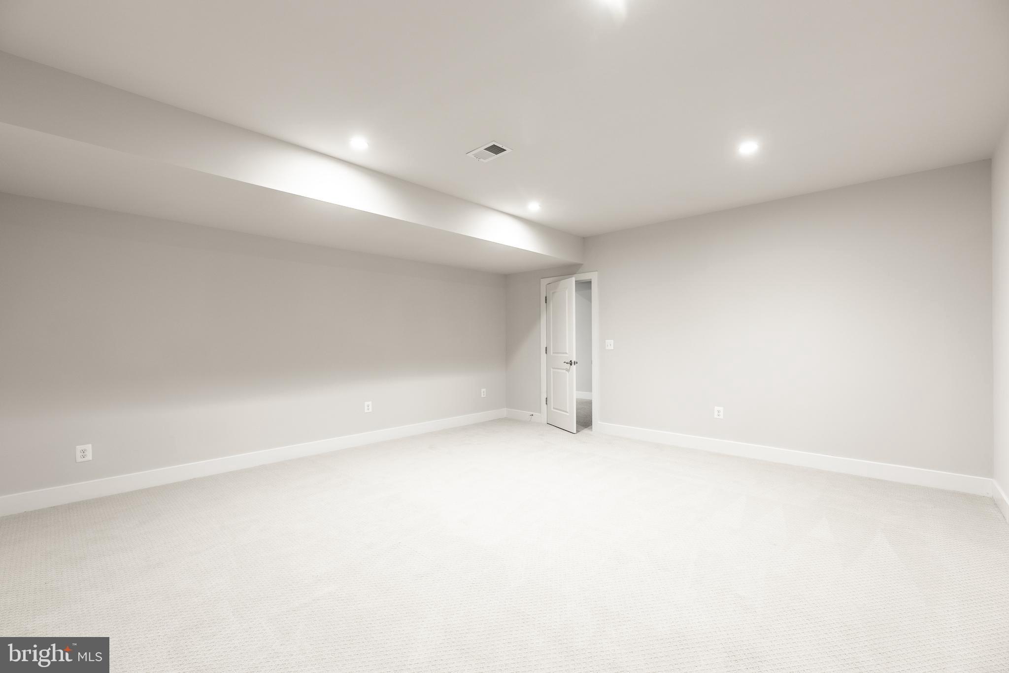 RIVERCREST - Residential