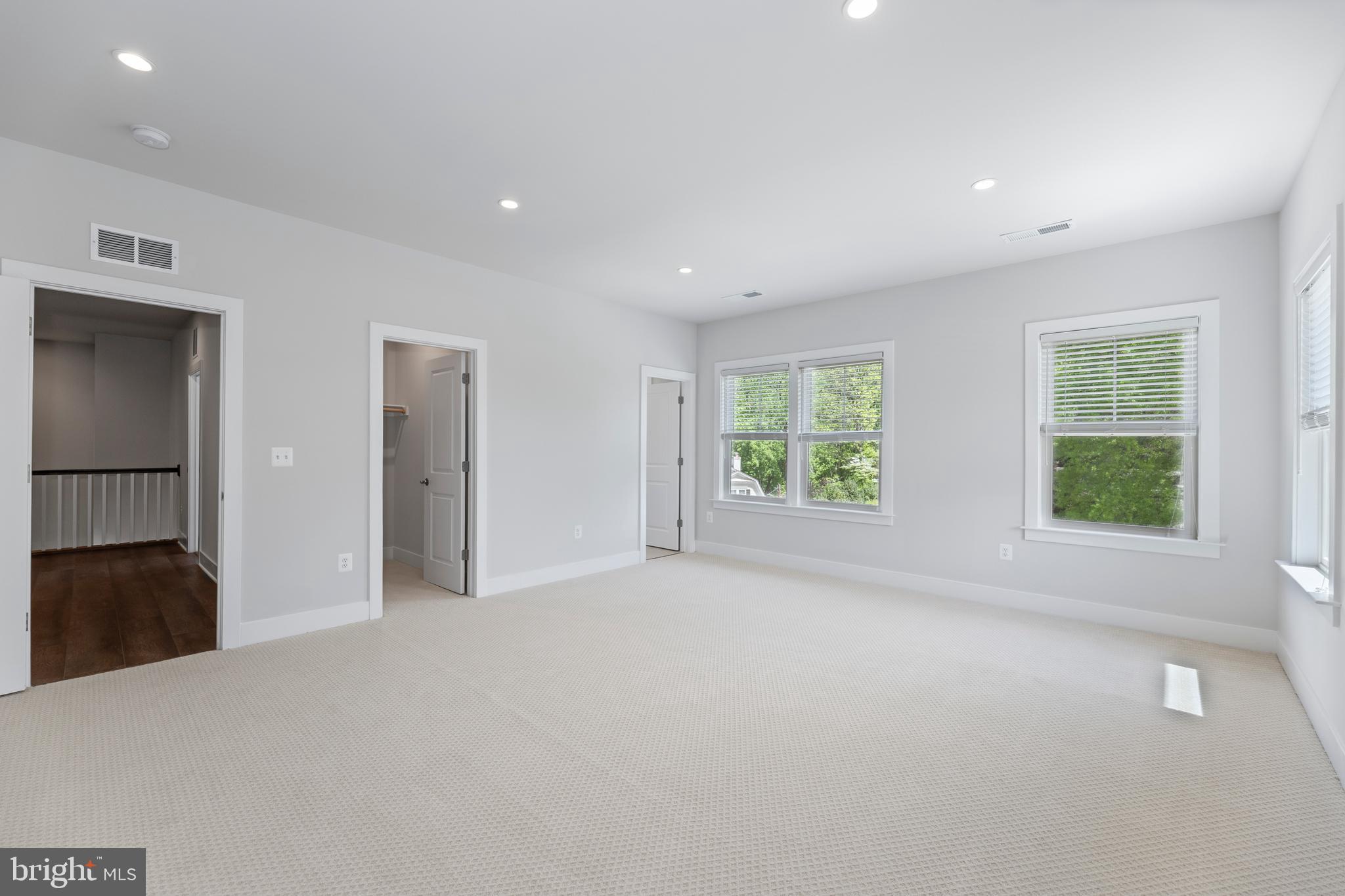 RIVERCREST - Residential