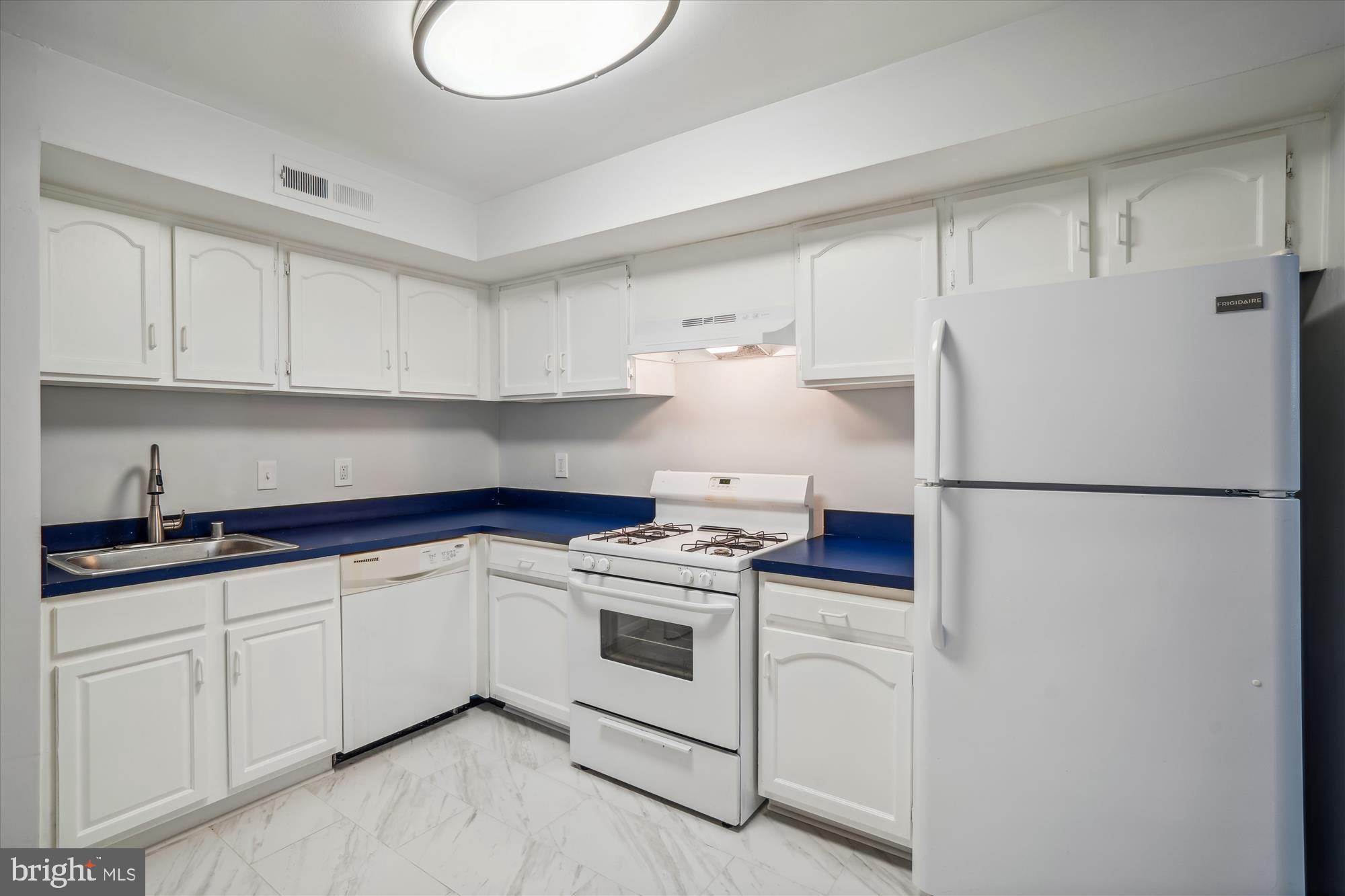 AMERICANA CENTRE - Residential