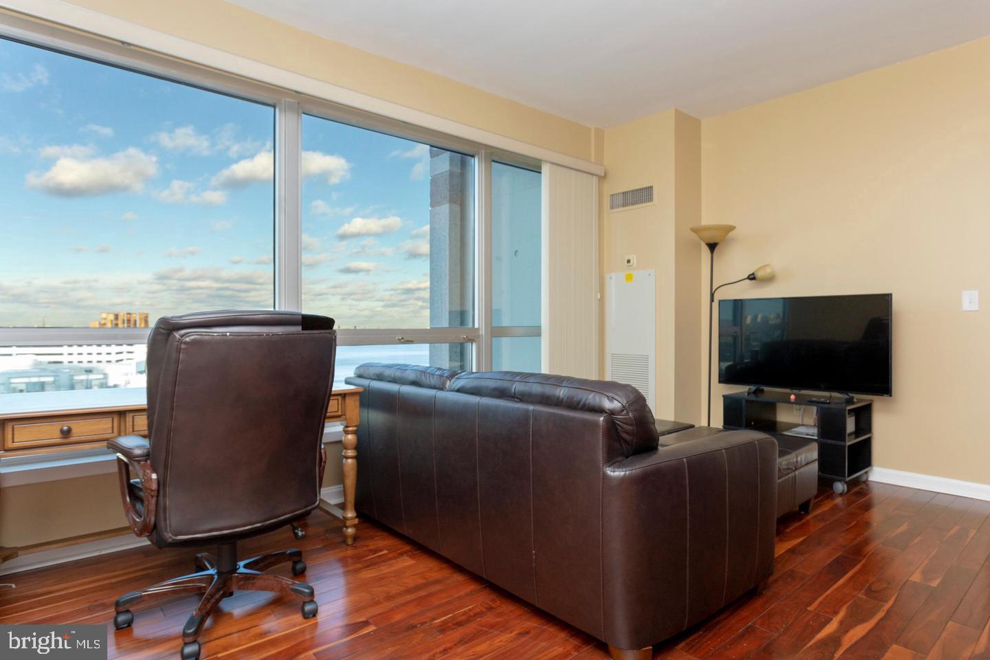 901 N PENN STREET 00 R1107