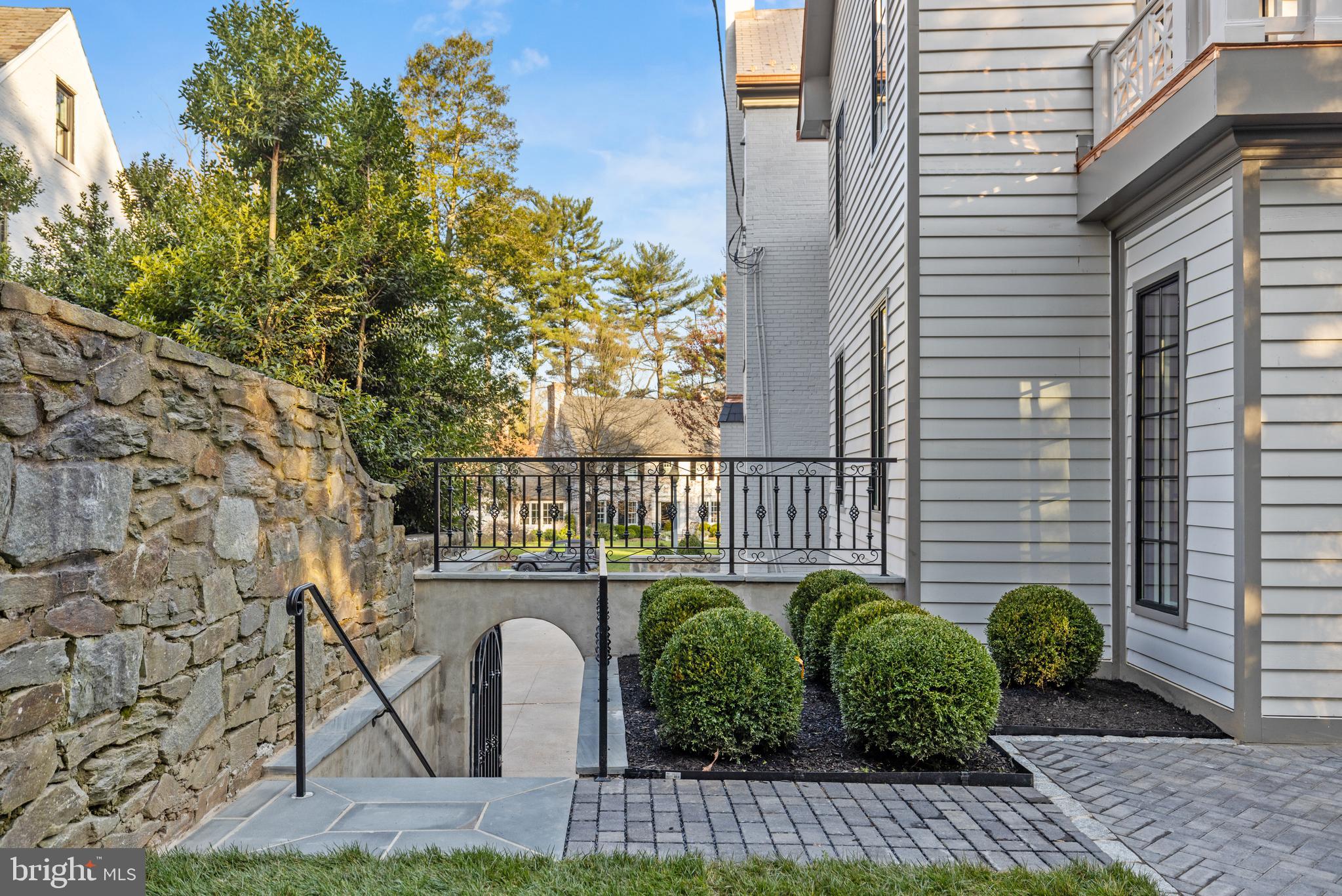 SPRING VALLEY - Residential