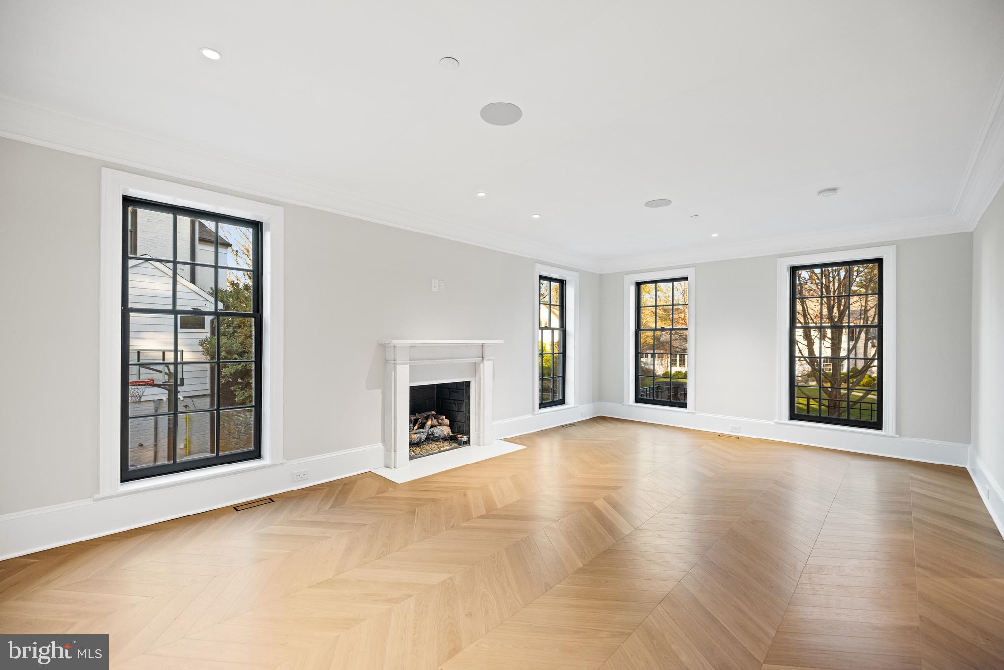 SPRING VALLEY - Residential