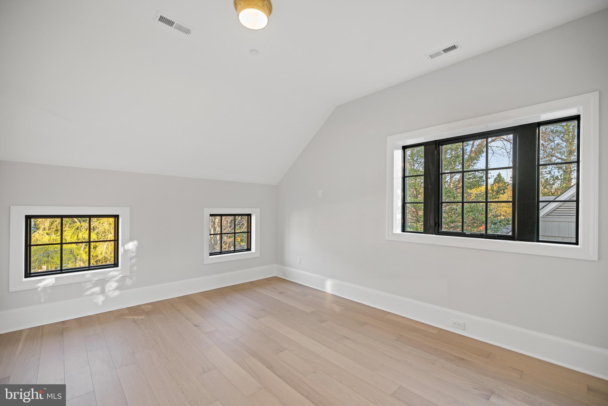 SPRING VALLEY - Residential