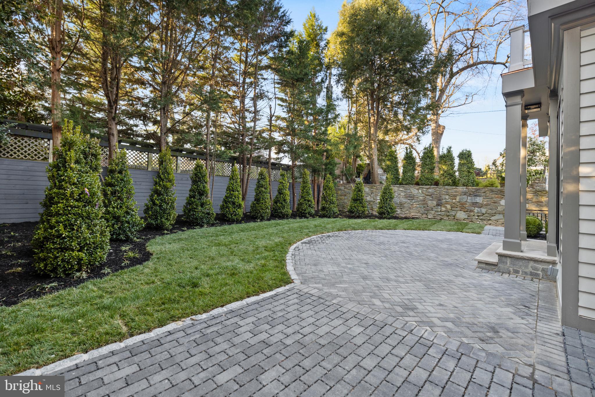 SPRING VALLEY - Residential