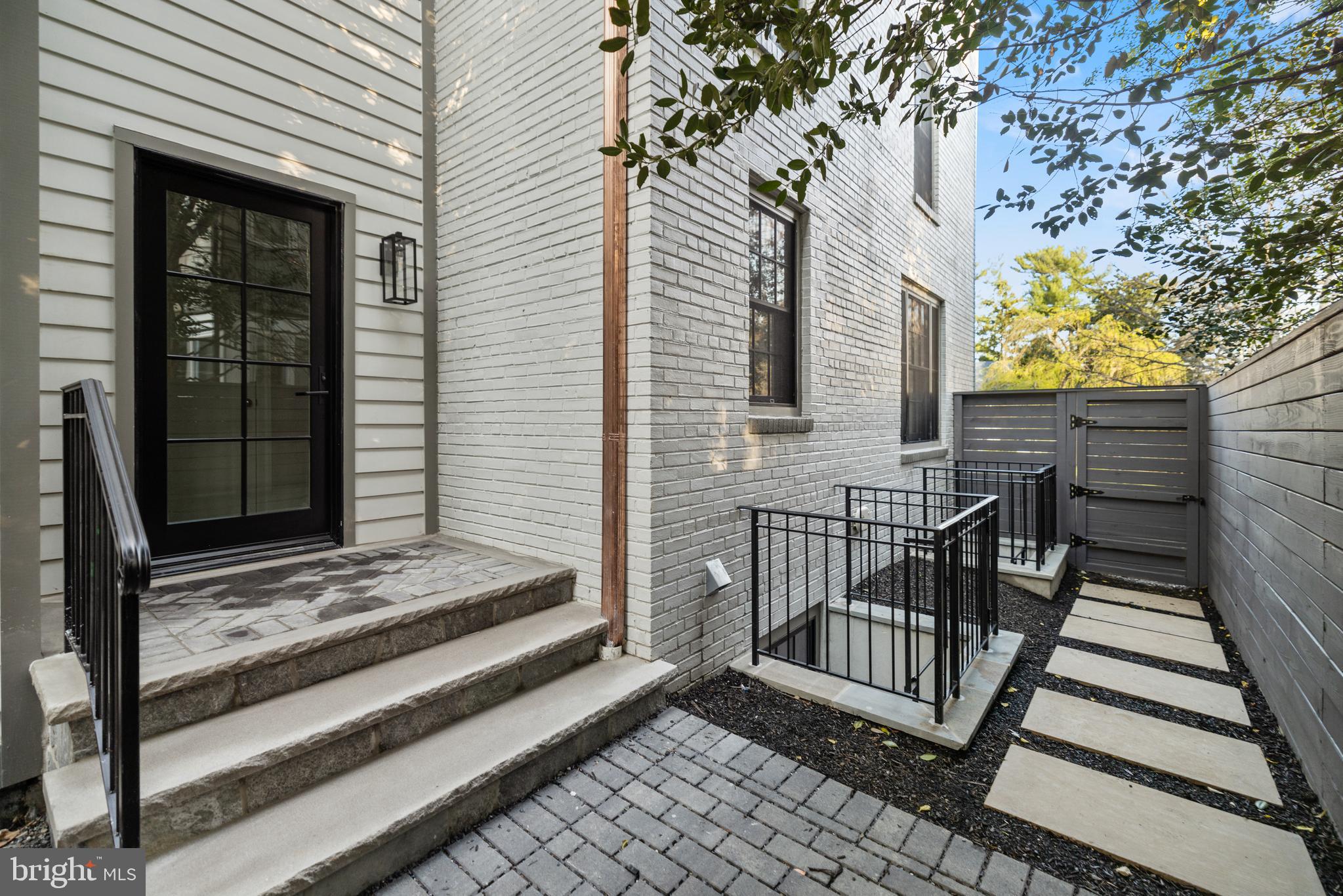 SPRING VALLEY - Residential