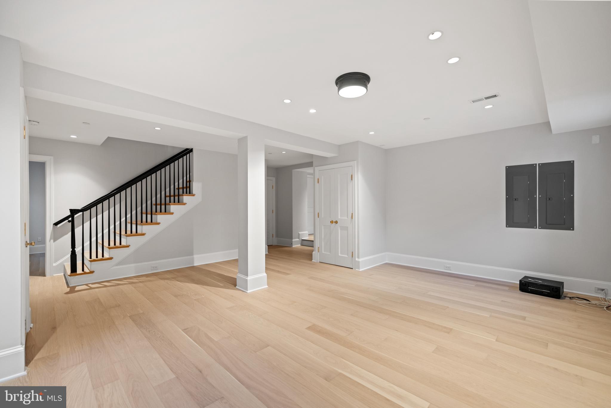 SPRING VALLEY - Residential