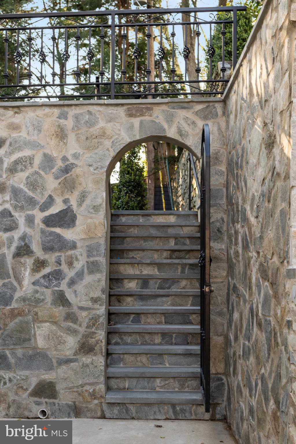 SPRING VALLEY - Residential