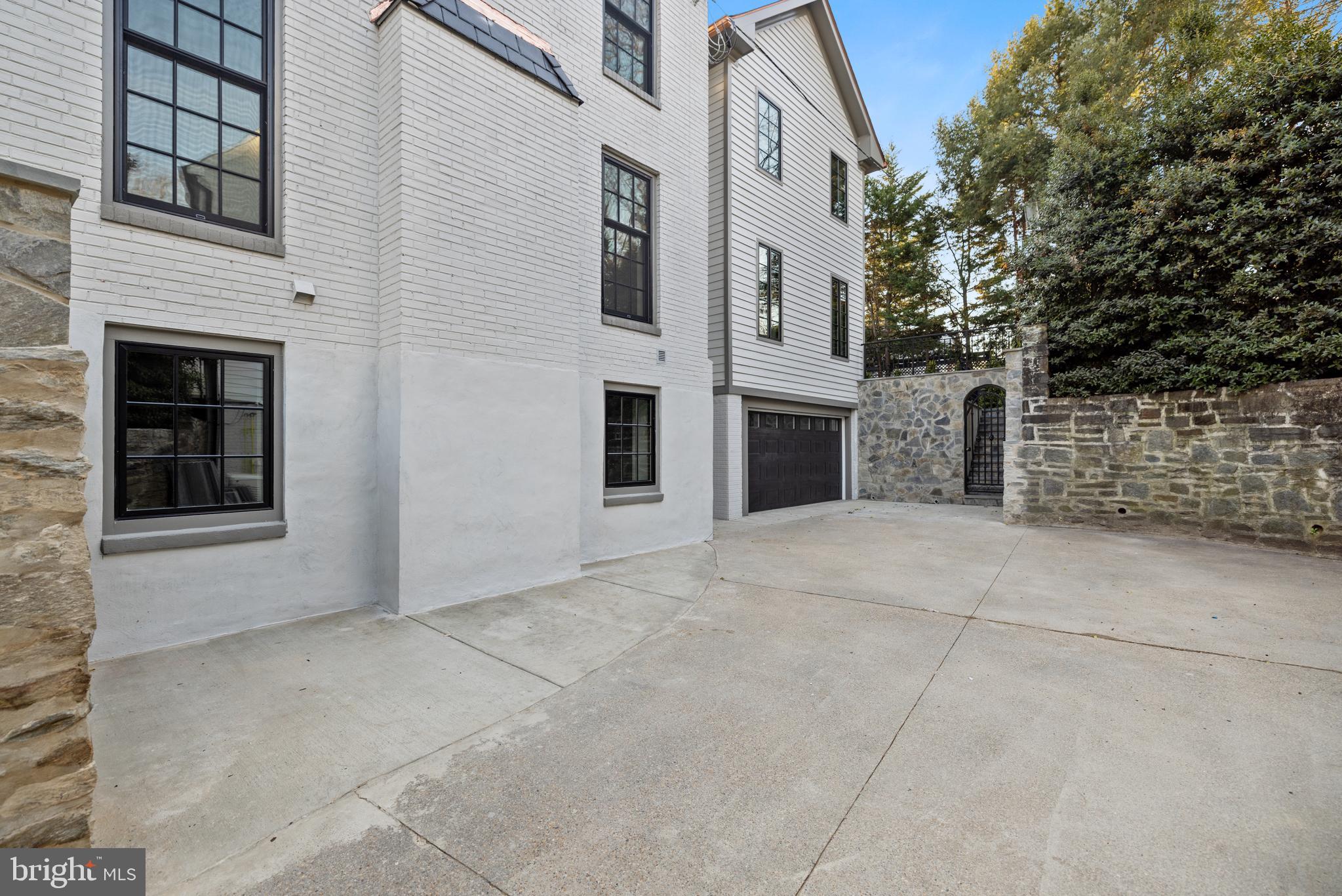 SPRING VALLEY - Residential