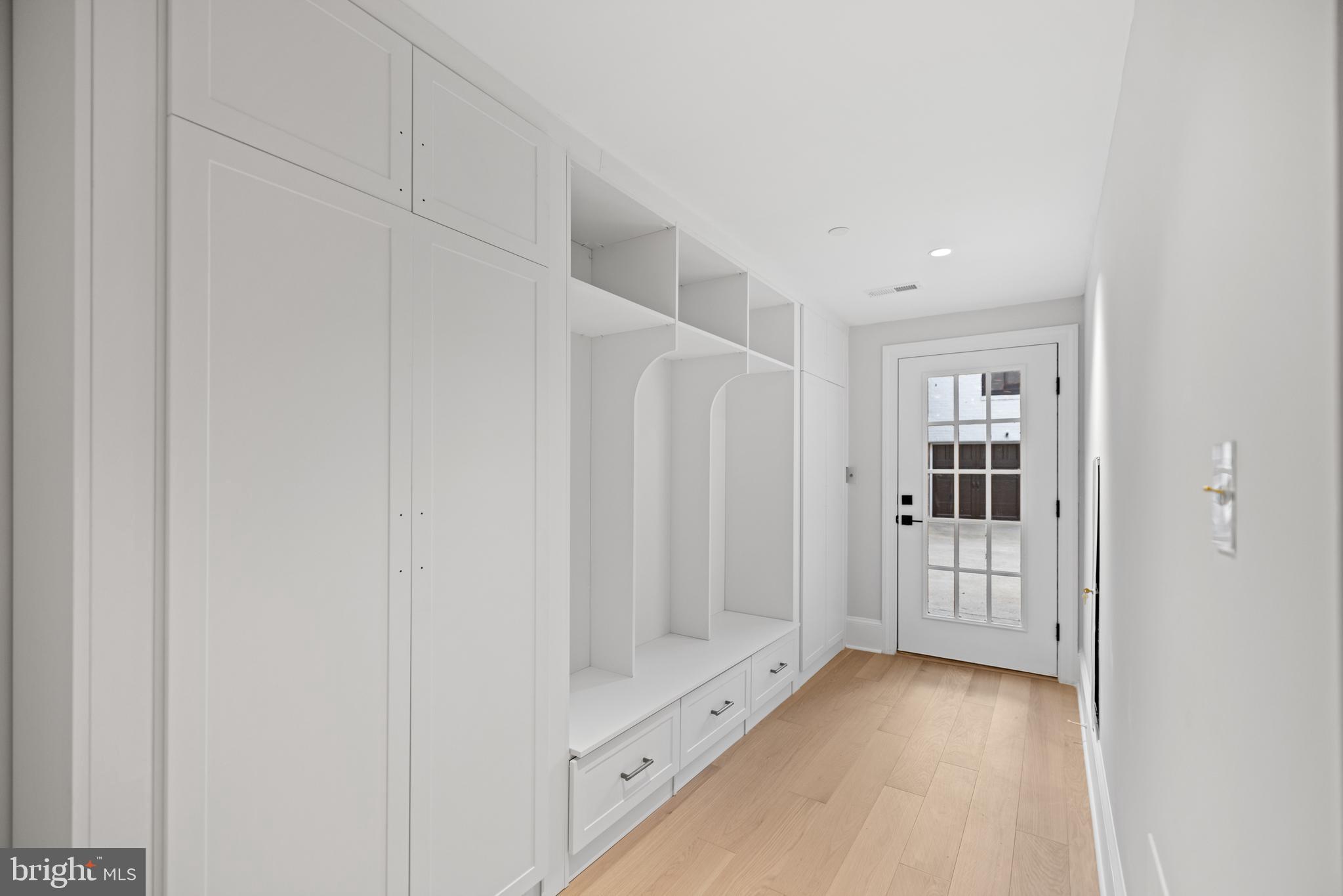 SPRING VALLEY - Residential