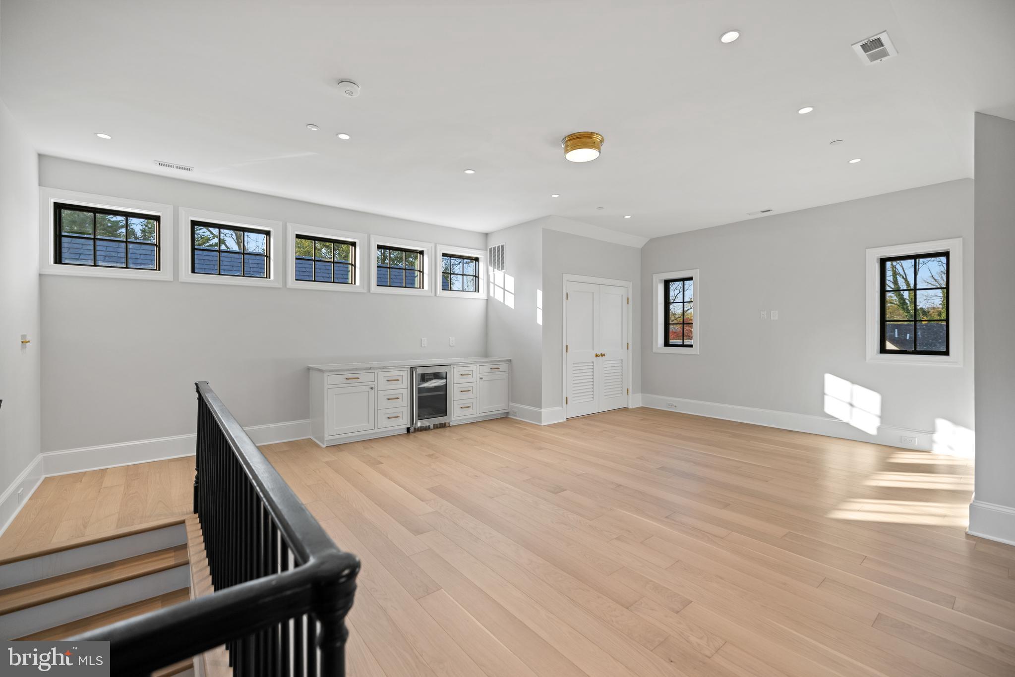 SPRING VALLEY - Residential