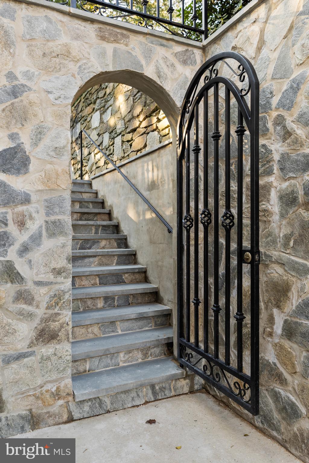 SPRING VALLEY - Residential