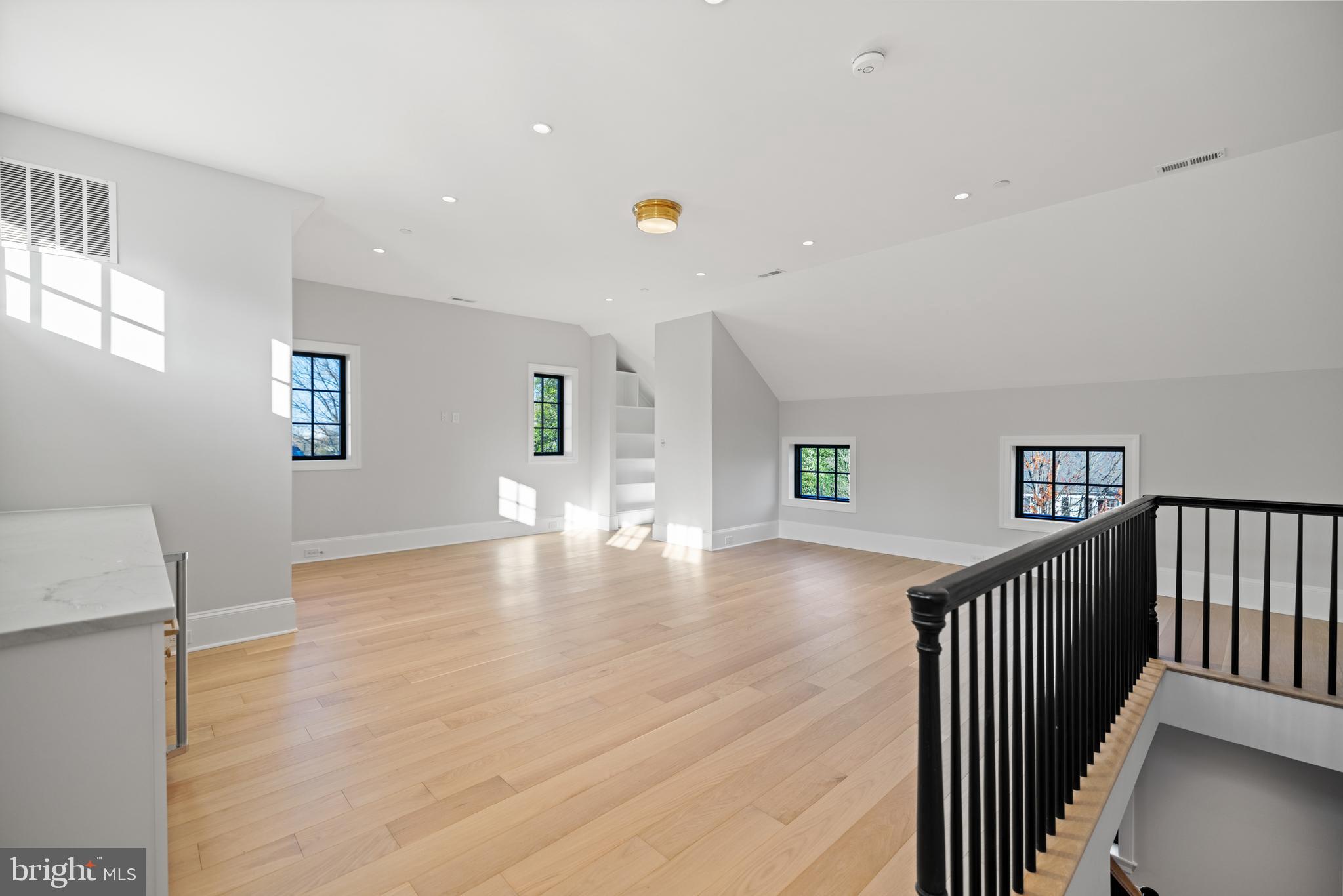SPRING VALLEY - Residential