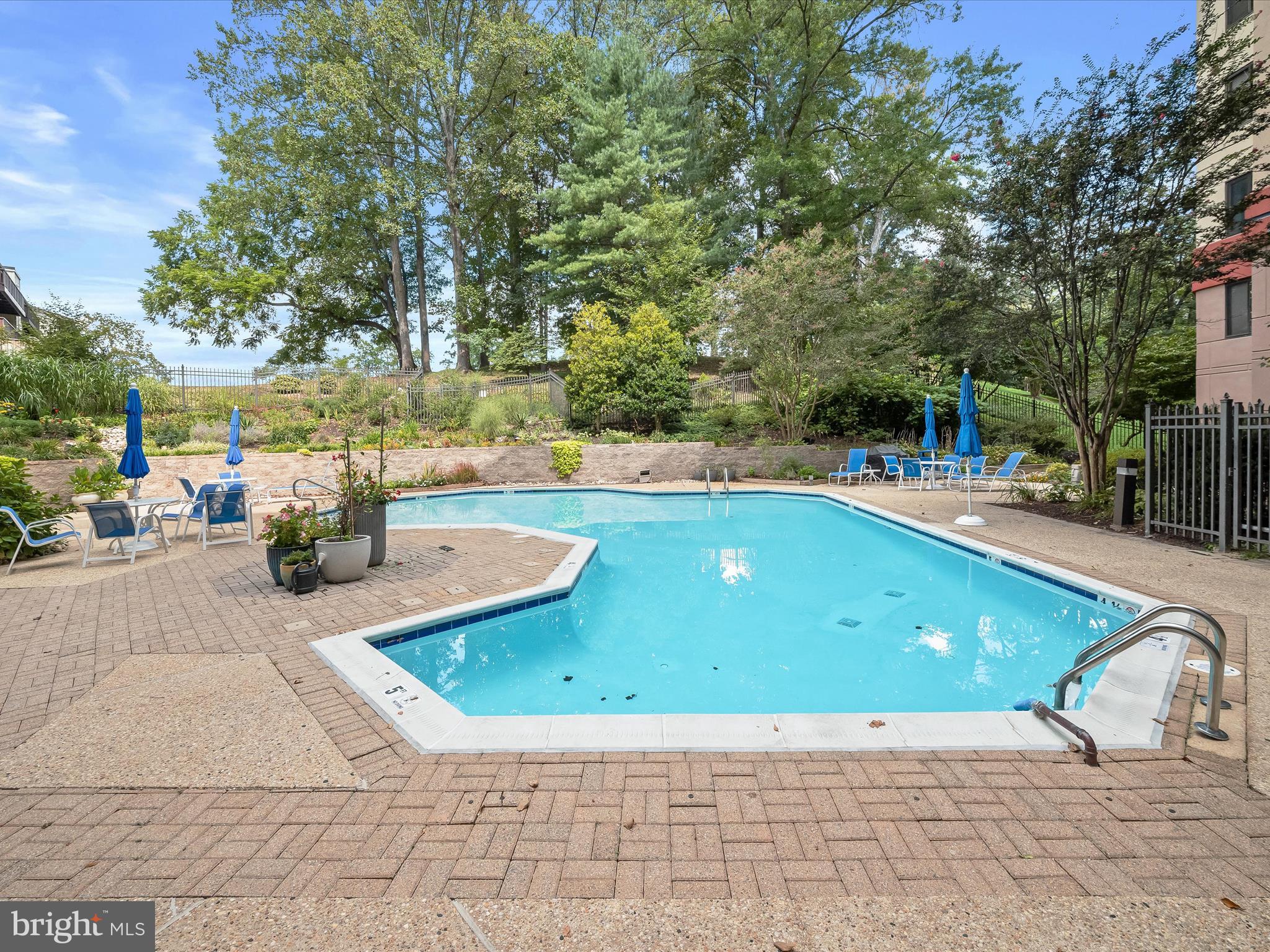 WATERMARK PLACE CONDOMINIUMS - Residential