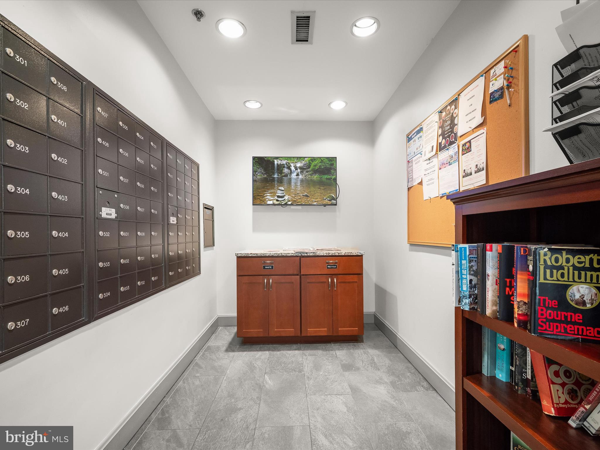 WATERMARK PLACE CONDOMINIUMS - Residential