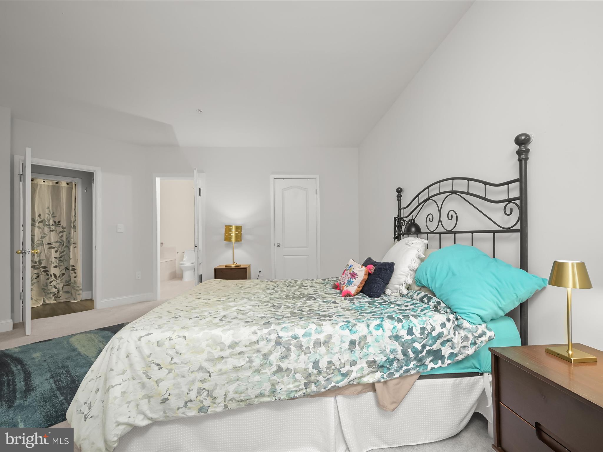 WATERMARK PLACE CONDOMINIUMS - Residential