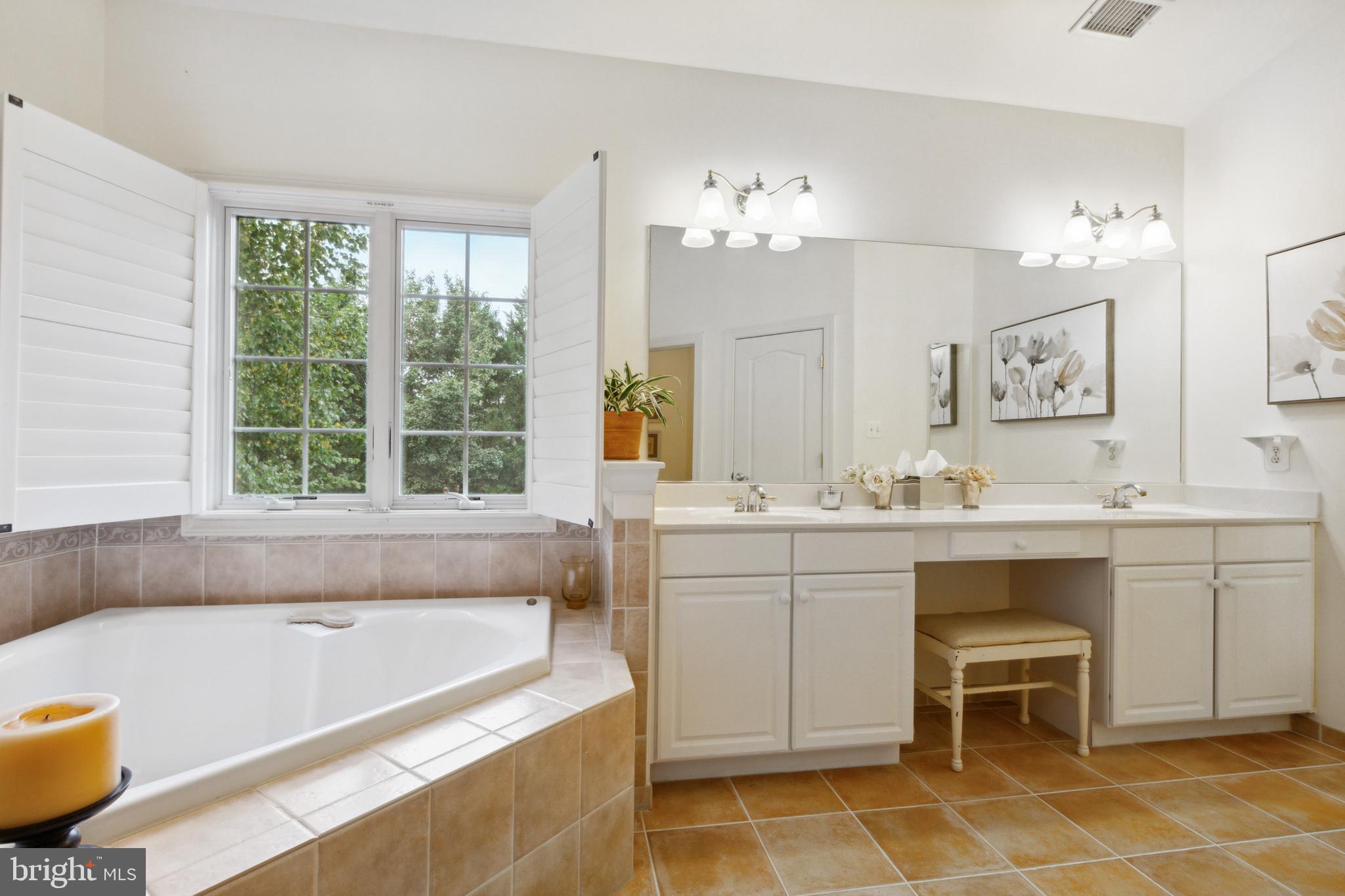 LANSDOWNE ON THE POTOMAC - Residential