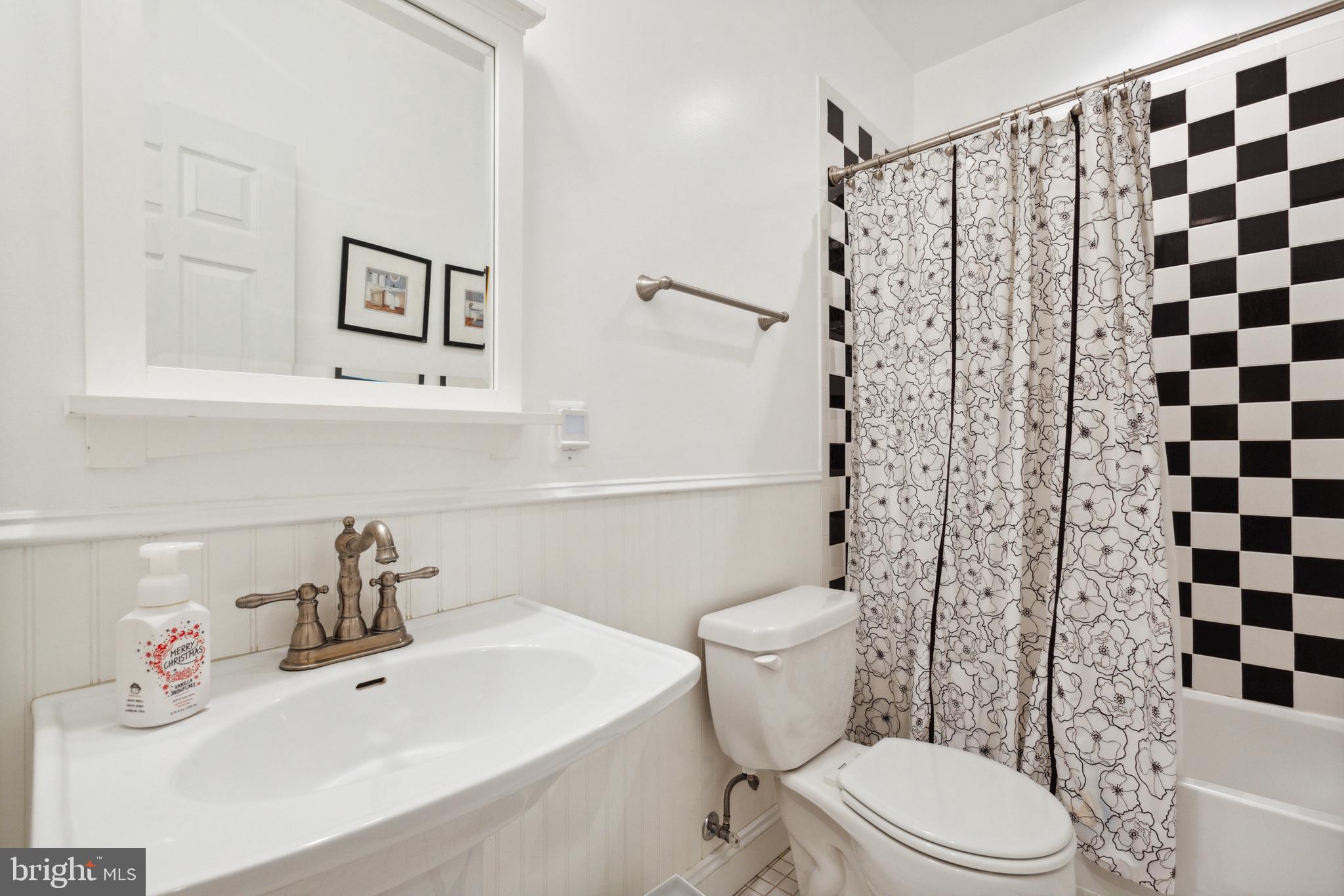 LANSDOWNE ON THE POTOMAC - Residential