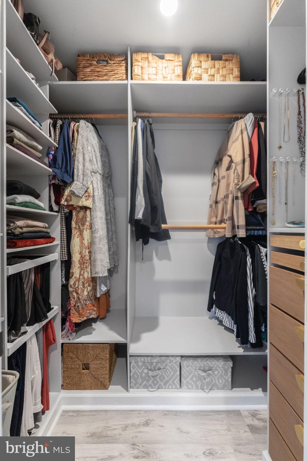 MAY'S QUARTER - Residential