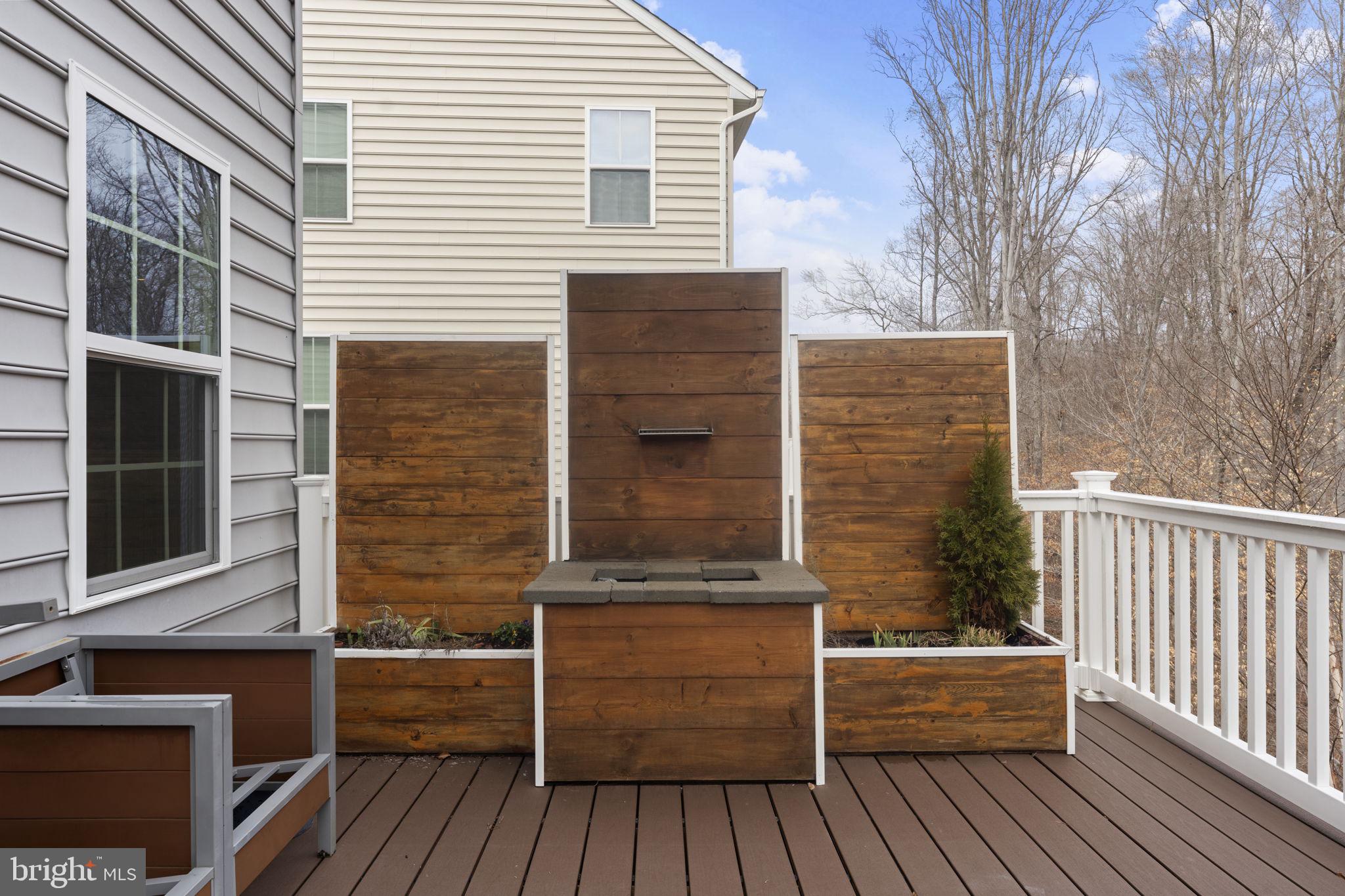 MAY'S QUARTER - Residential