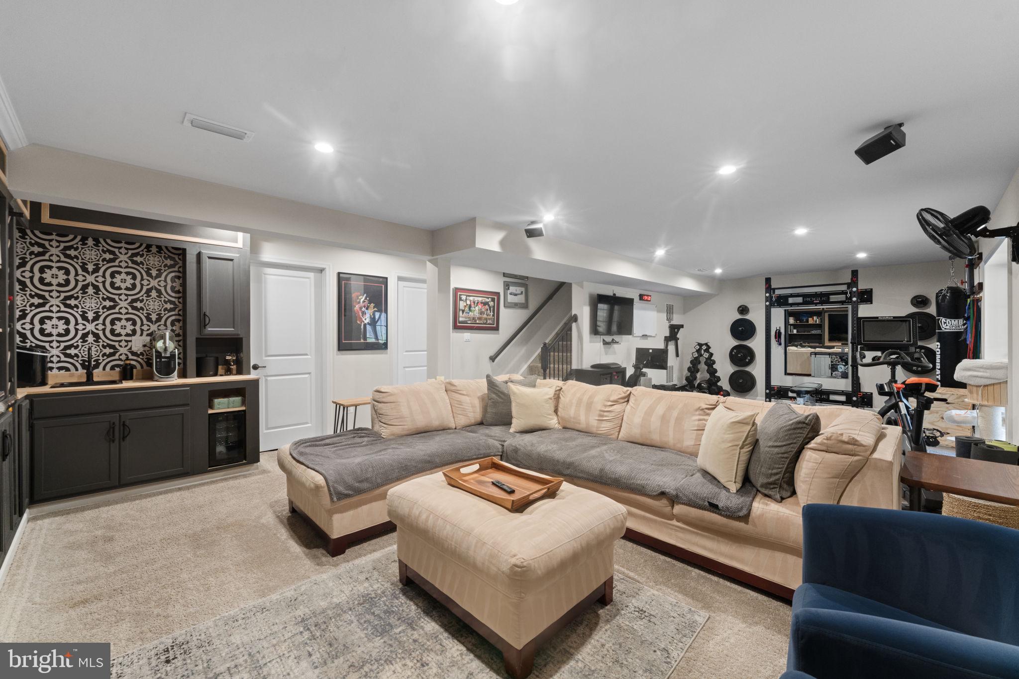 MAY'S QUARTER - Residential