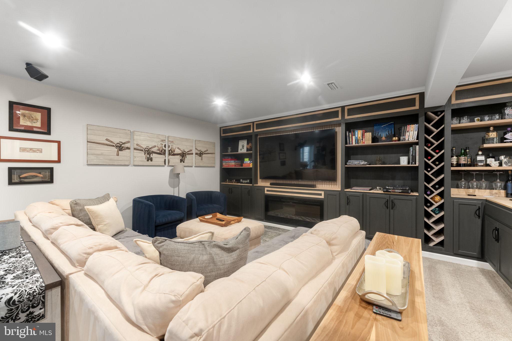 MAY'S QUARTER - Residential