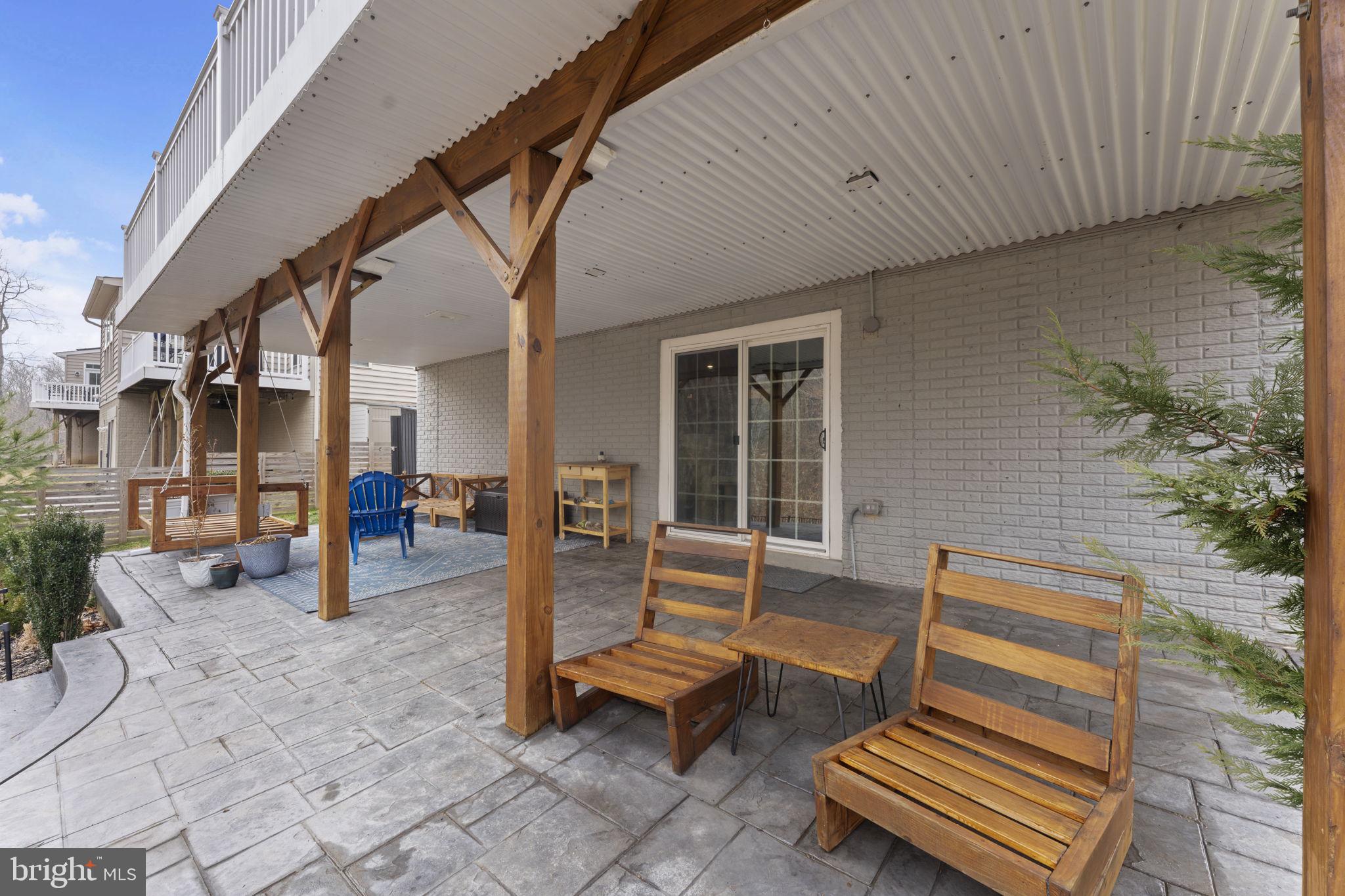 MAY'S QUARTER - Residential