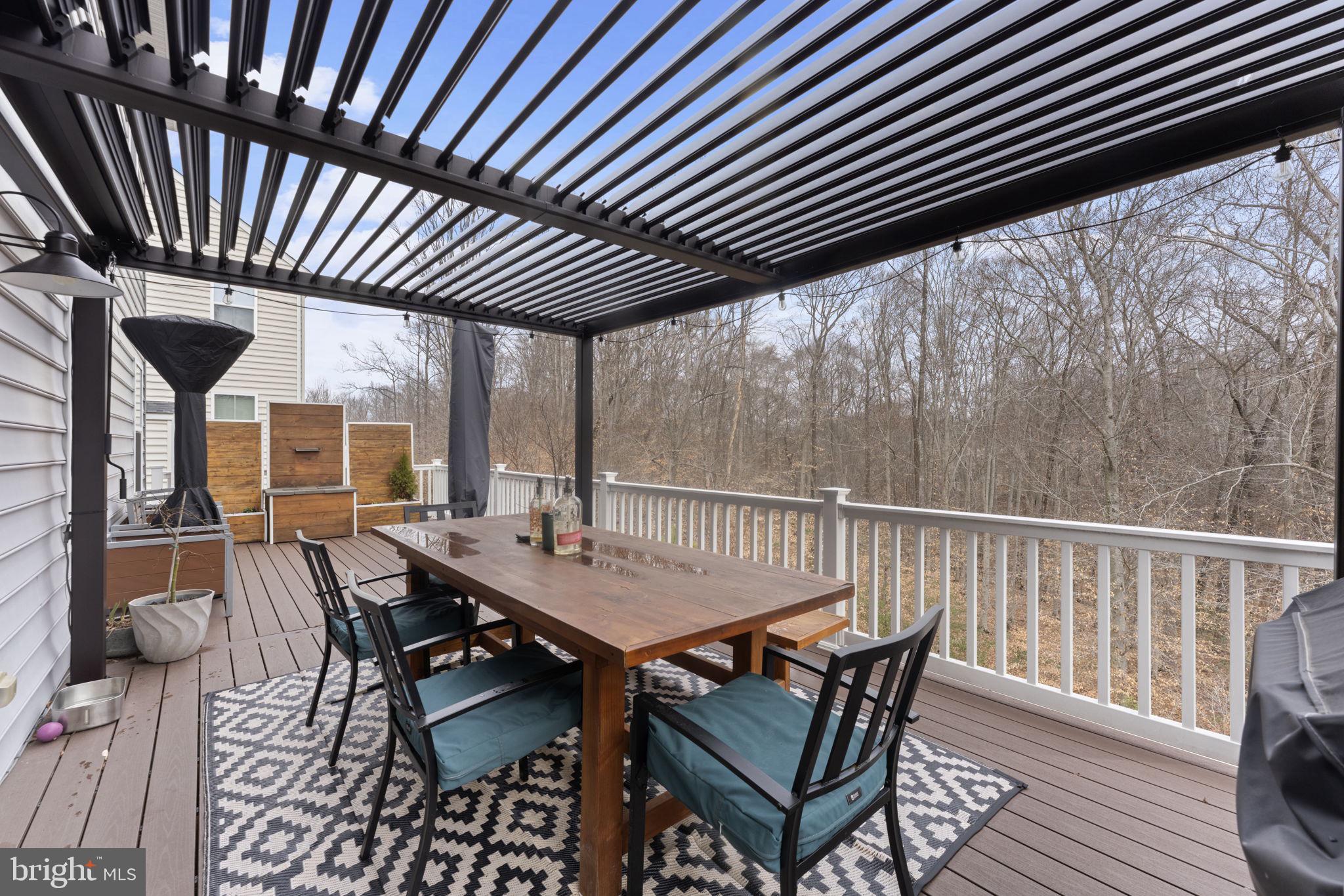 MAY'S QUARTER - Residential