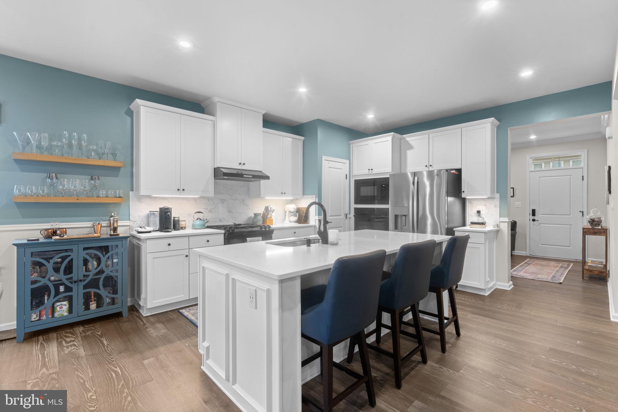 MAY'S QUARTER - Residential