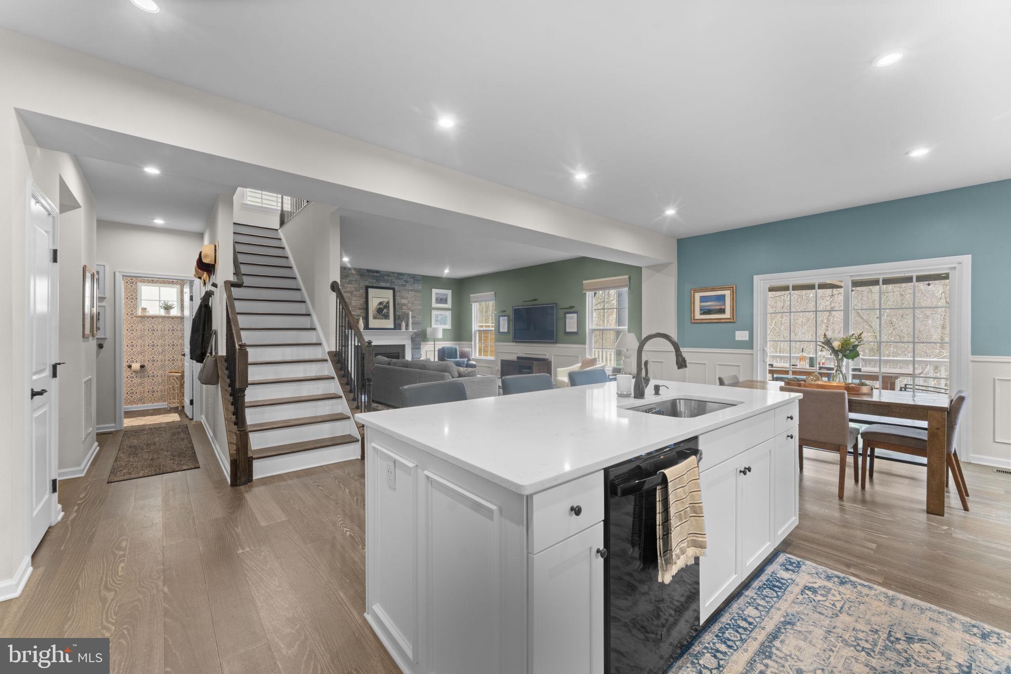 MAY'S QUARTER - Residential