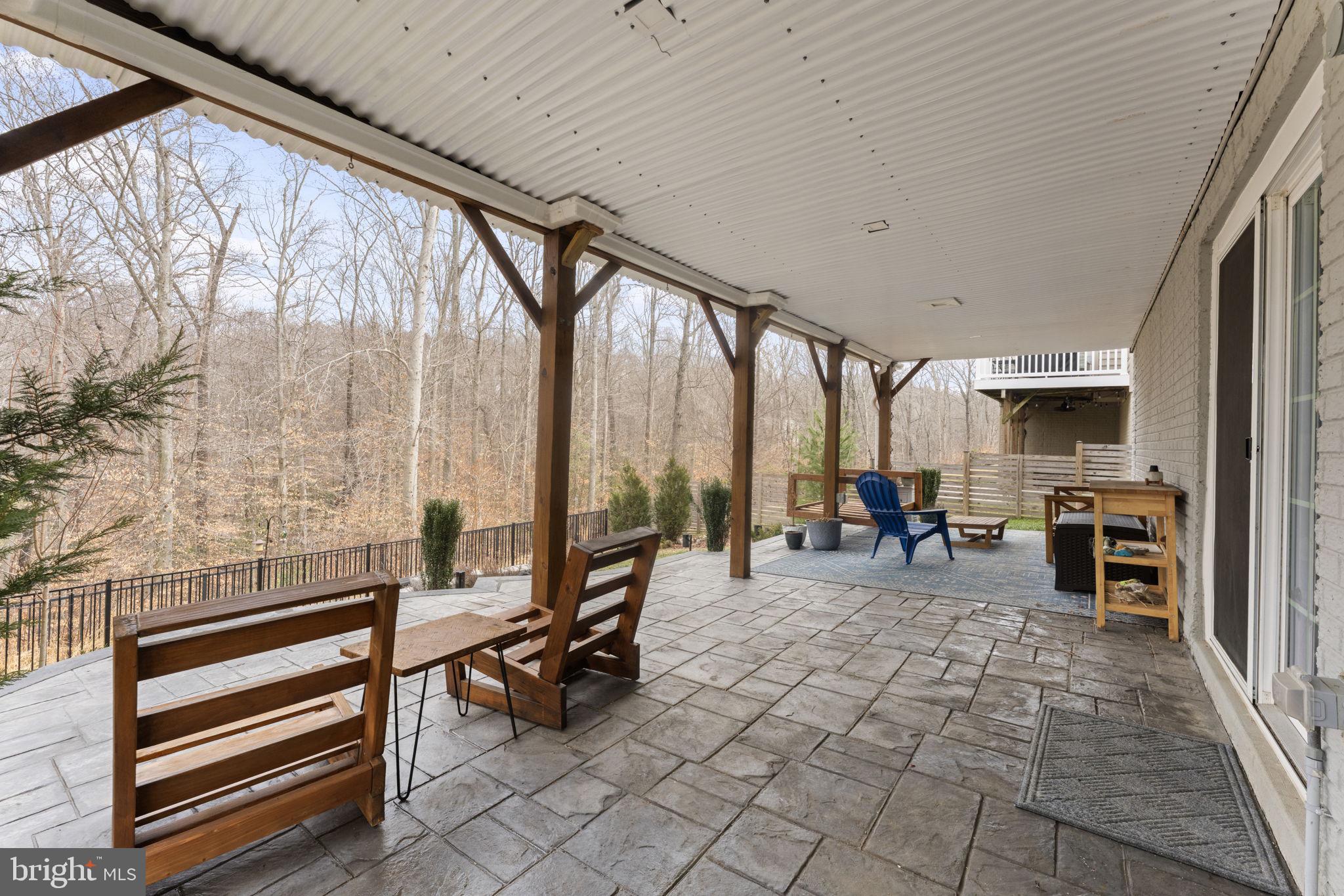 MAY'S QUARTER - Residential