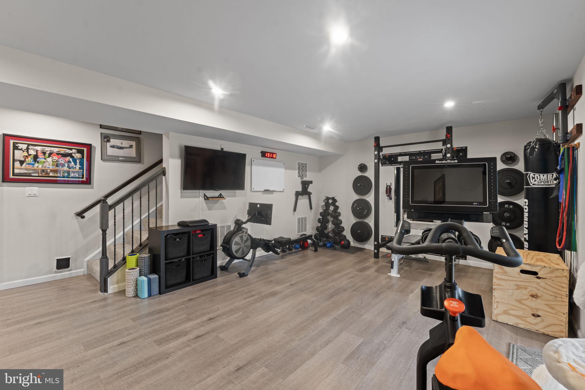 MAY'S QUARTER - Residential