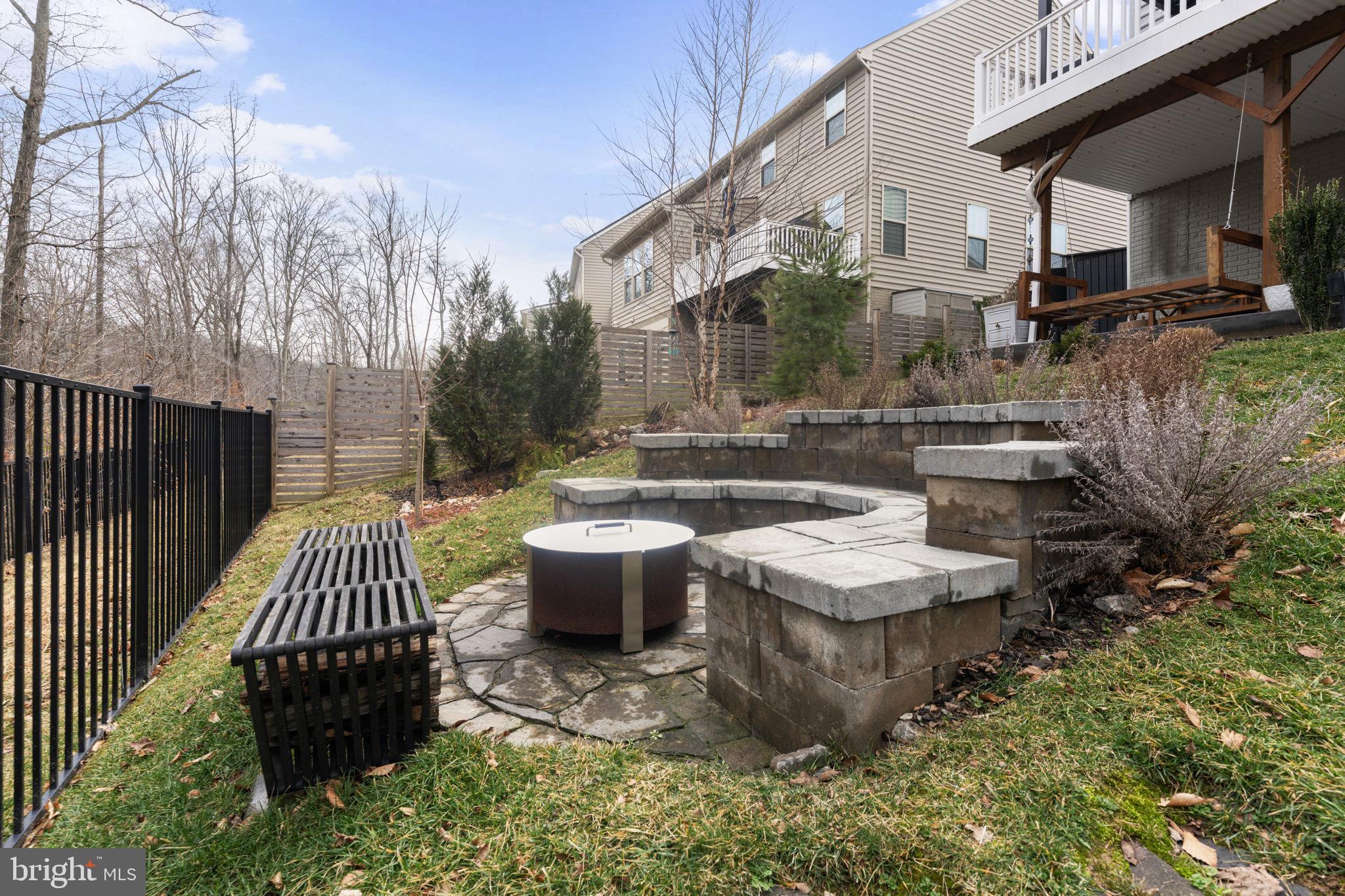 MAY'S QUARTER - Residential