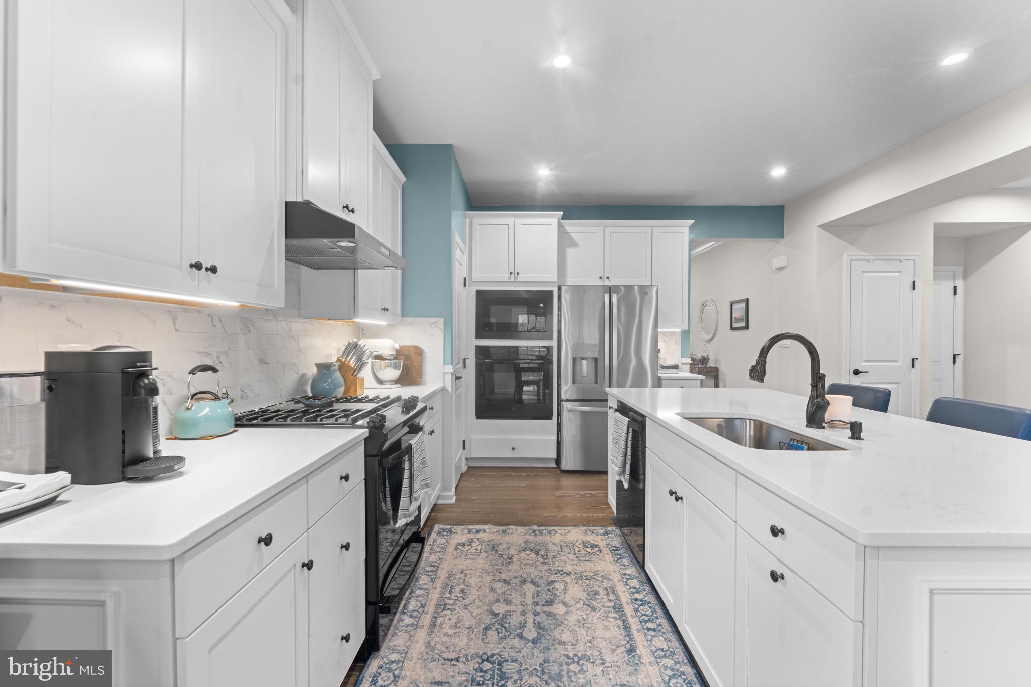 MAY'S QUARTER - Residential