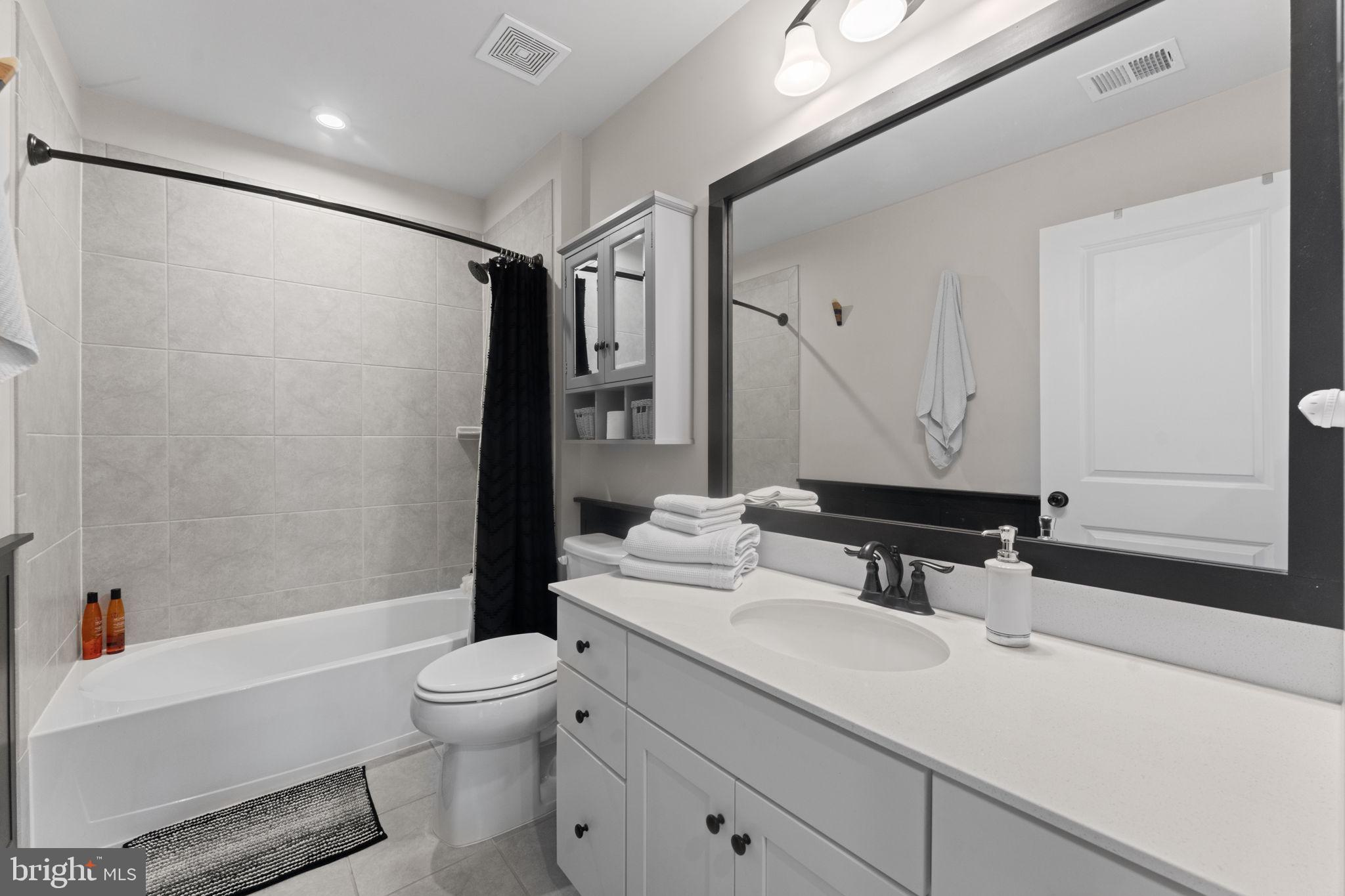 MAY'S QUARTER - Residential