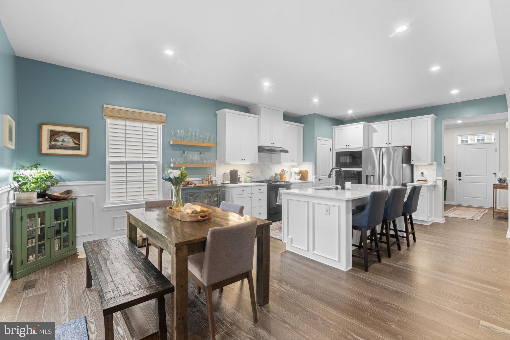 MAY'S QUARTER - Residential