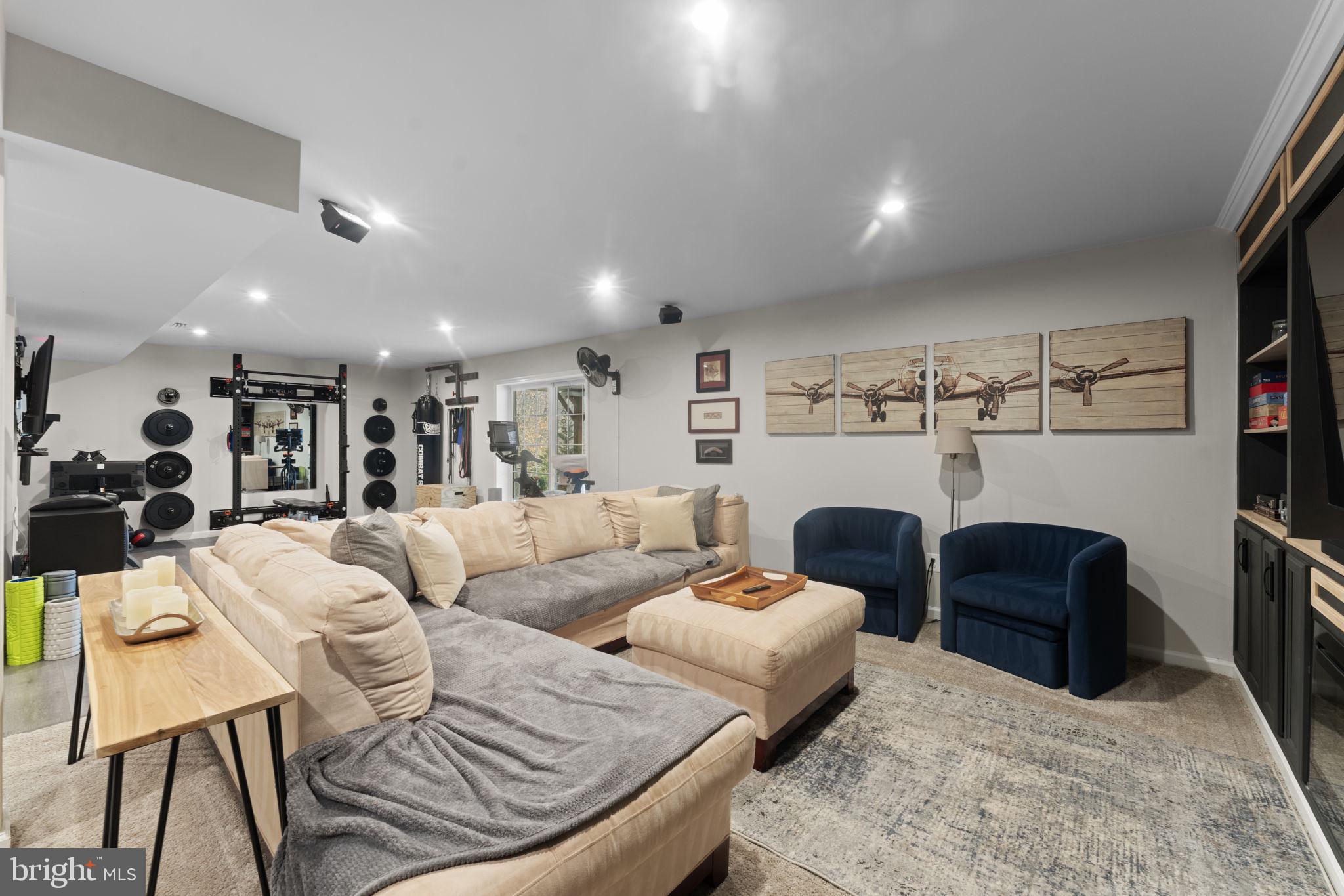 MAY'S QUARTER - Residential