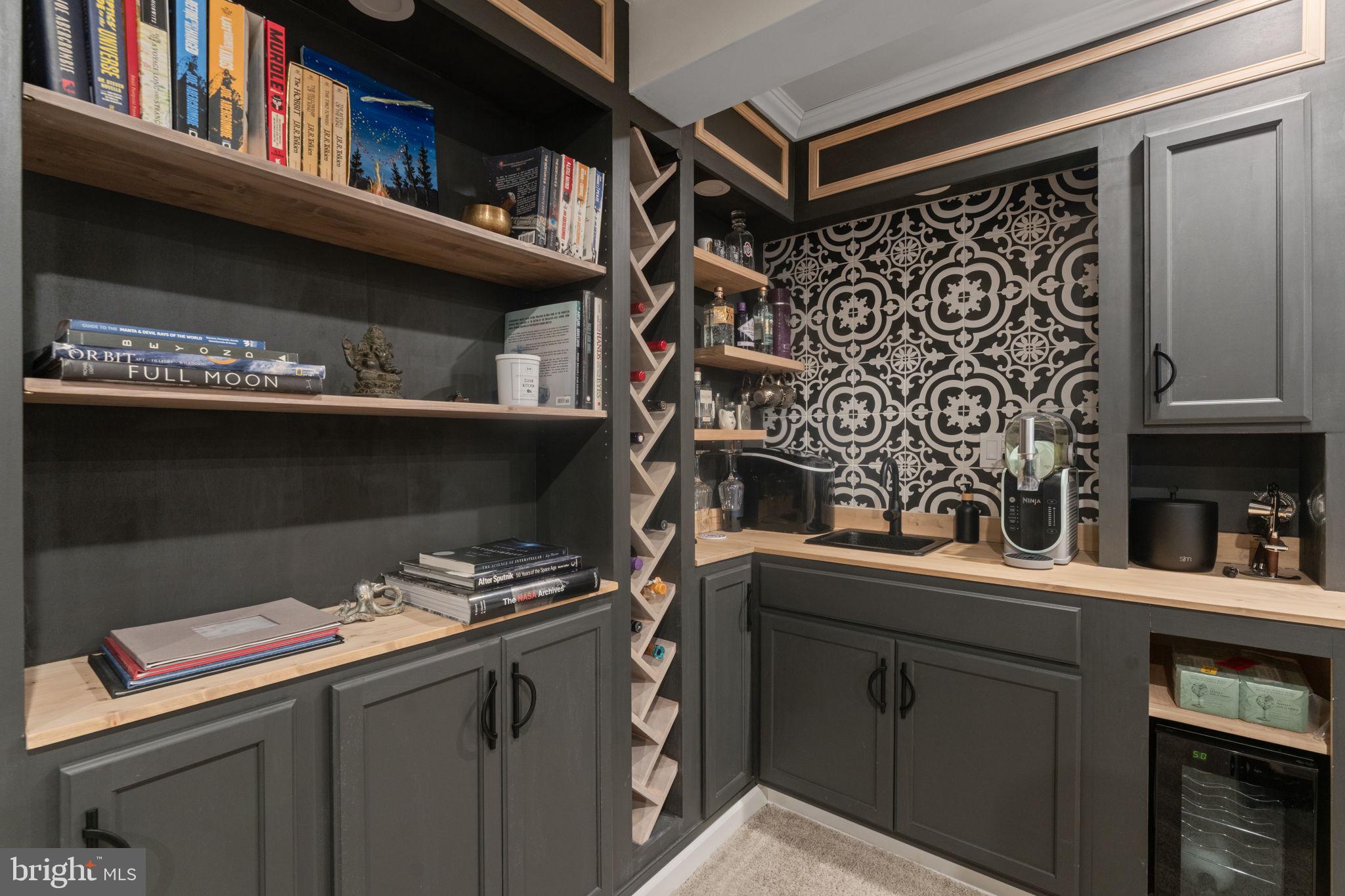 MAY'S QUARTER - Residential