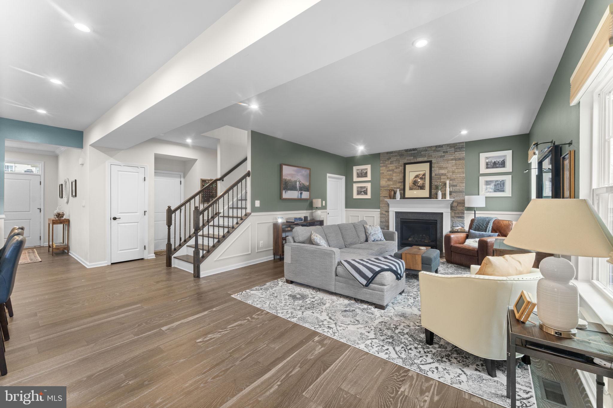 MAY'S QUARTER - Residential