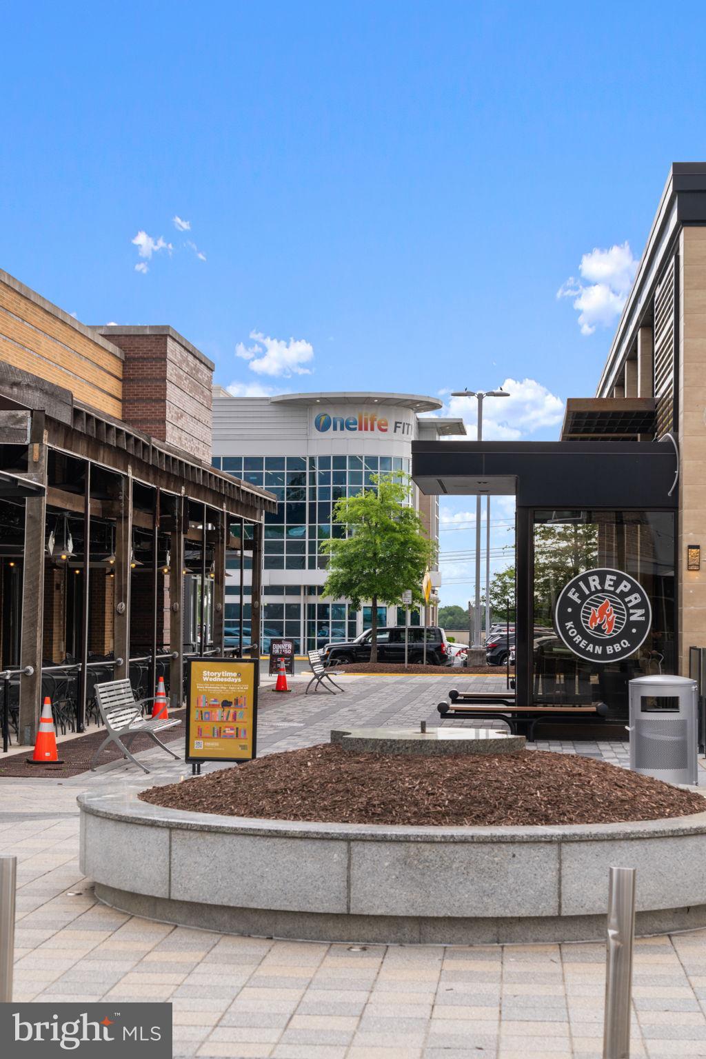 MAY'S QUARTER - Residential